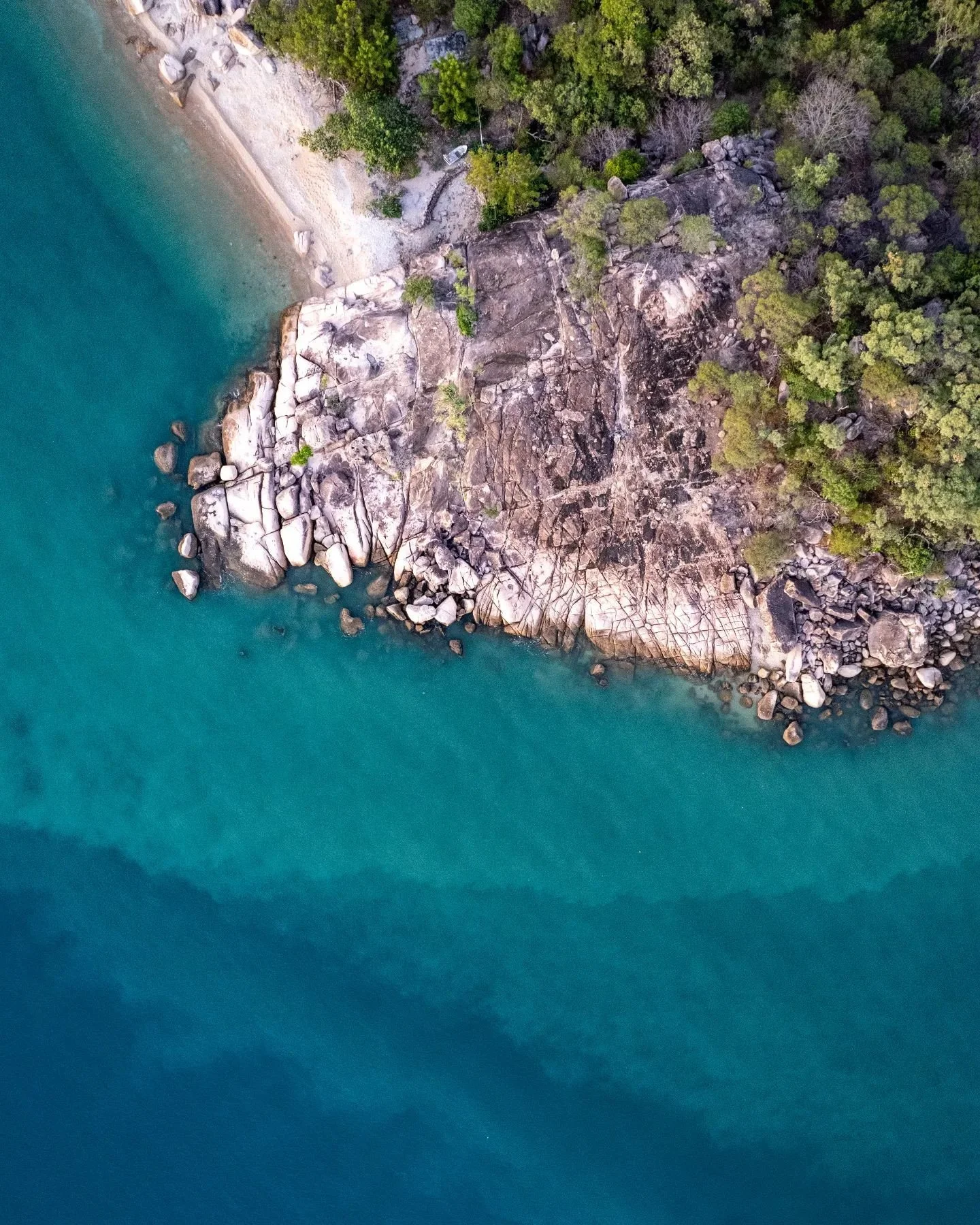 This little spot, White Lady Bay 🌿
Tucked into the eastern wall of Horseshoe Bay, it’s one of our favourites for a sunrise or sunset kayak. Hard to beat a calm paddle through turtle waters 🐢✨
📷️ @ben.koehler_
#thisismagneticisland #up