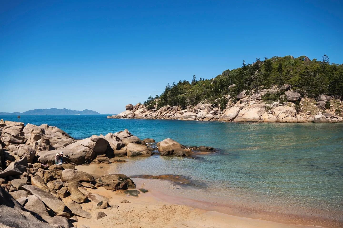 Good morning from Alma Bay ☀️⁠
⁠
With a name that means soul, we think it&rsquo;s the perfect spot to fill yours ✨️⁠
⁠
📷️ @popo.du.ghetto⁠
⁠
#thisismagneticisland #upforunexpected #magneticisland #townsvillenorthqueensland #queensland #australia #to