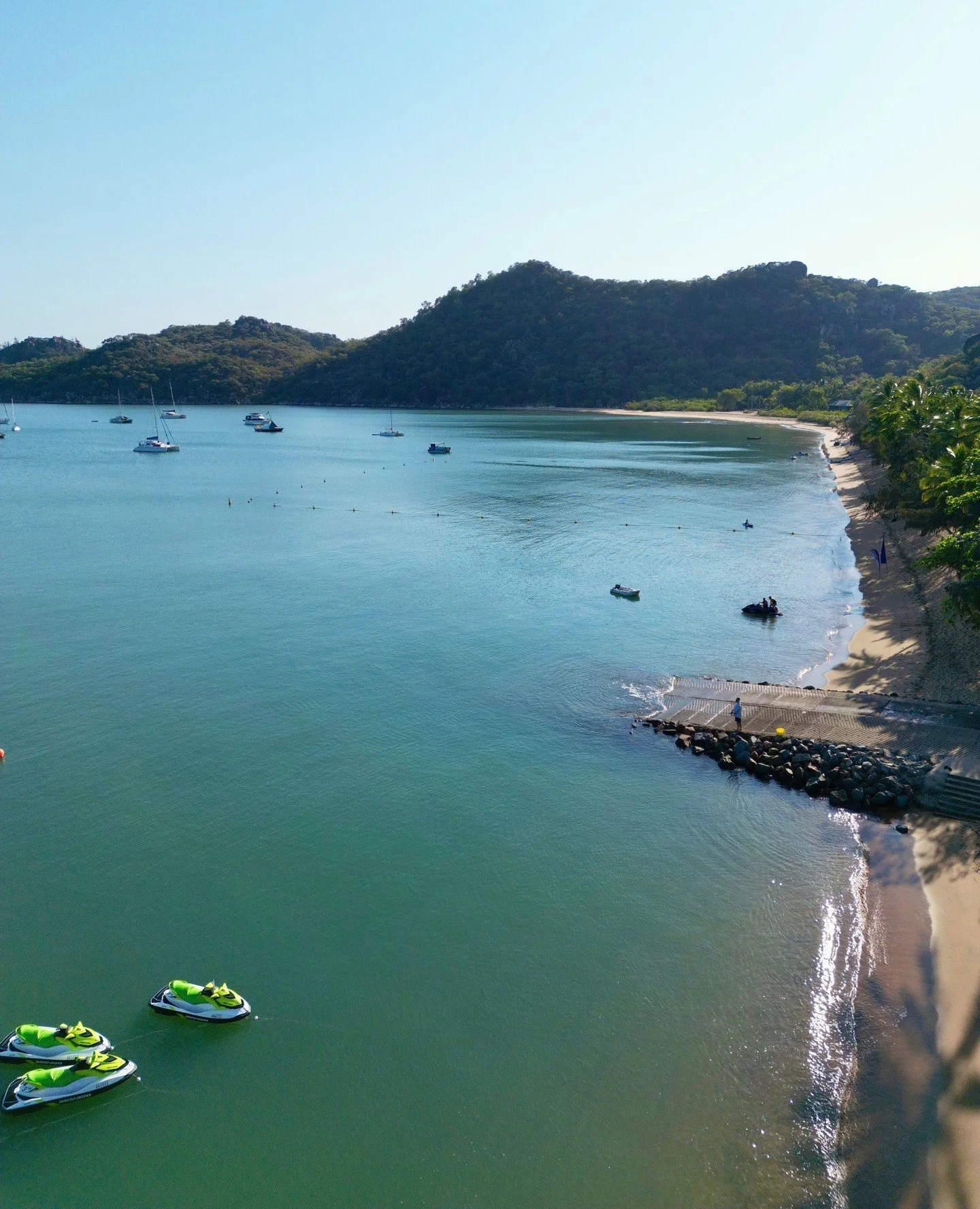 Oh hey, Horseshoe, the bay with the mostest 😉⁠
⁠
Sheltered from the prevailing winds, meaning almost nothing can stop you from making island memories.⁠
⁠
Horseshoe Bay has it all: rocky granite headlands, beach activities (looking at you, jet skis a