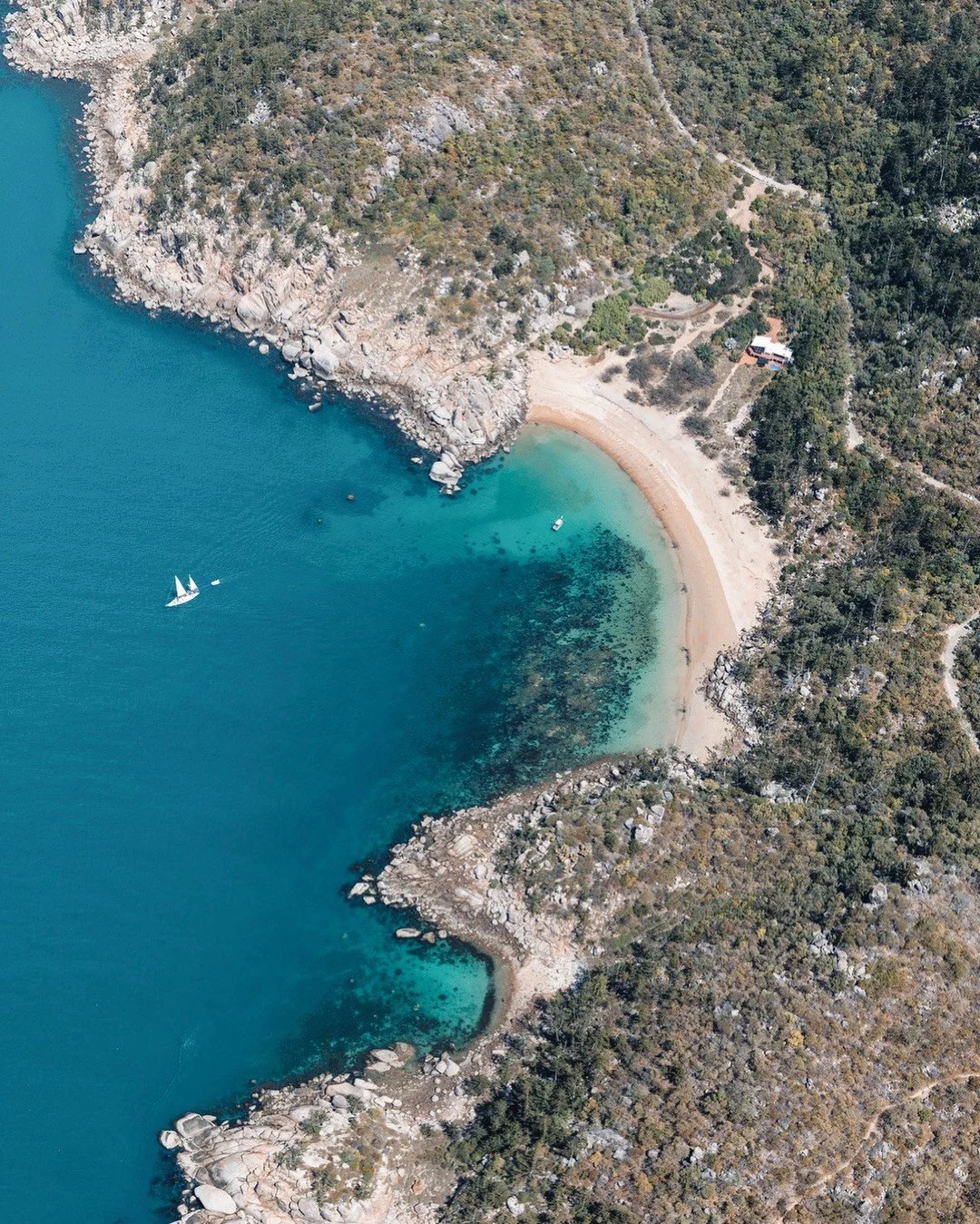 This coastline. This light. This view. Maggie, you show off 💛⁠
⁠
📷 @townsville_helicopters⁠
⁠
#thisismagneticisland #upforunexpected #magneticisland #townsvillenorthqueensland #queensland #australia #townsville #townsvilleshines #thisisqueensland #