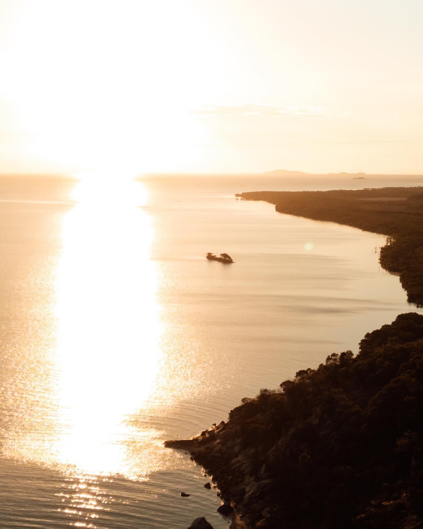 Well, it&rsquo;s been a few days since we&rsquo;ve seen a sunset like this 🌧️ As the day closes and another year on Maggie comes to an end, we&rsquo;re grateful to keep living and sharing this beautiful island we call home.
⁠
Happy New Year. Let&rsq