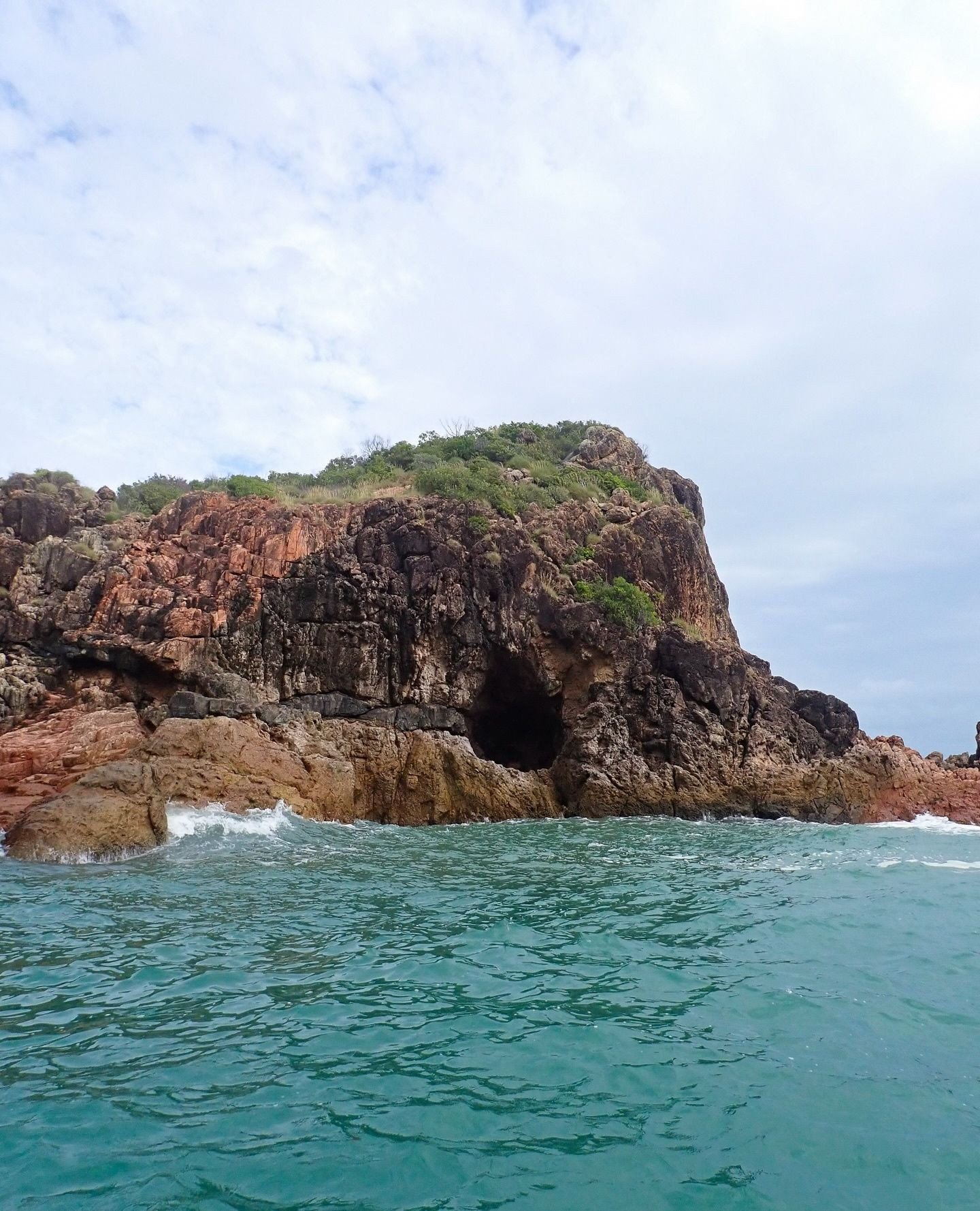 One of those little spots you could almost miss.⁠
⁠
We watched someone deep water soloing off here last week. Do you know the name of this little headland?⁠
⁠
📷 @magneticislandjetskis⁠
⁠
#thisismagneticisland #magneticisland ##townsvillenorthqueensl