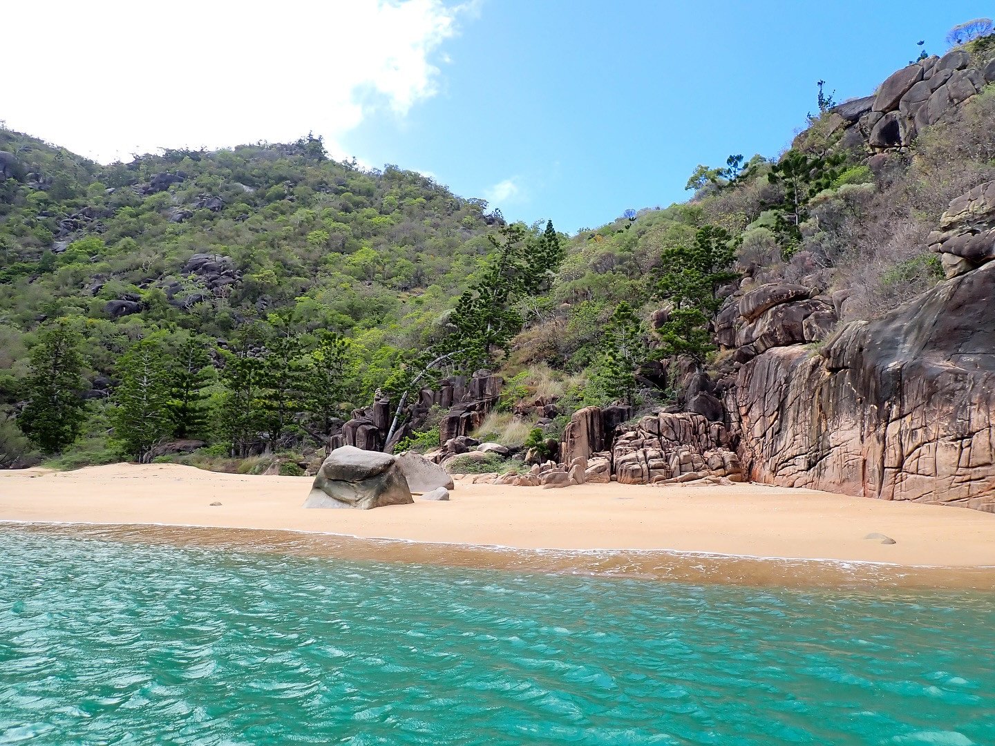 😏 Name that bay...⁠
⁠
There's a pretty good chance you haven't been to this one, so let's see who knows their way around Maggie.⁠
⁠
📷 @magneticislandjetskis⁠
⁠
#thisismagneticisland #magneticisland #townsvillenorthqueensland #queensland #townsville