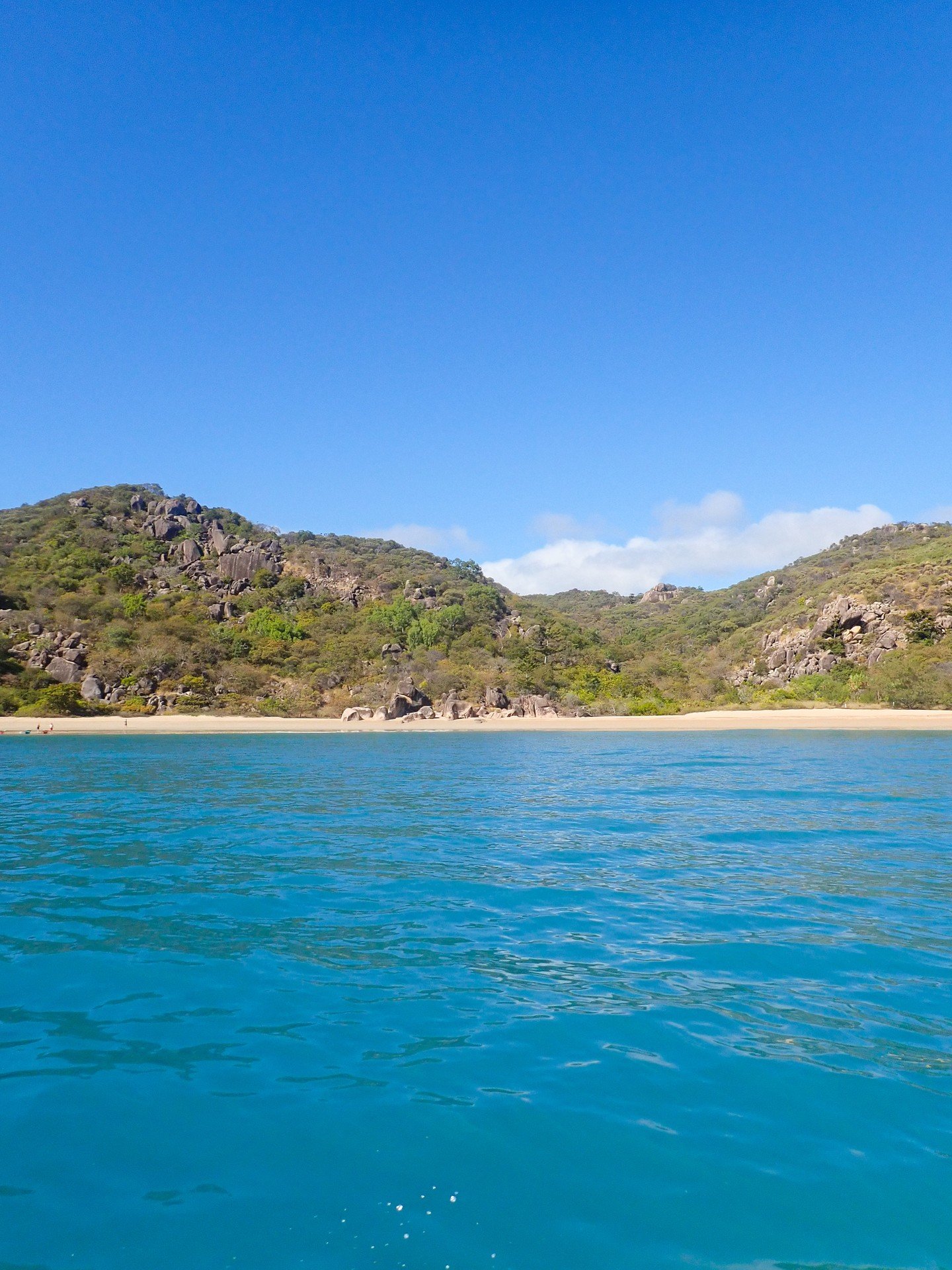 Our kind of Monday blues 🩵⁠
⁠
Tucked away on Maggie&rsquo;s North Coast, you&rsquo;ll find our perfect little Balding Bay.⁠
⁠
Clothing optional, if you ask the locals 🫣😅⁠
⁠
#thisismagneticisland #magneticisland #townsvillenorthqueensland #queensla