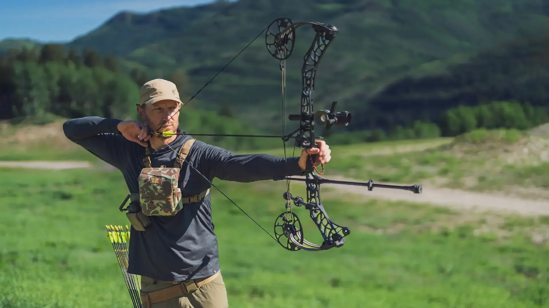 Trail-Kreitzer-at-full-draw-showcasing-proper-archery-form-grip-and-draw-length.webp