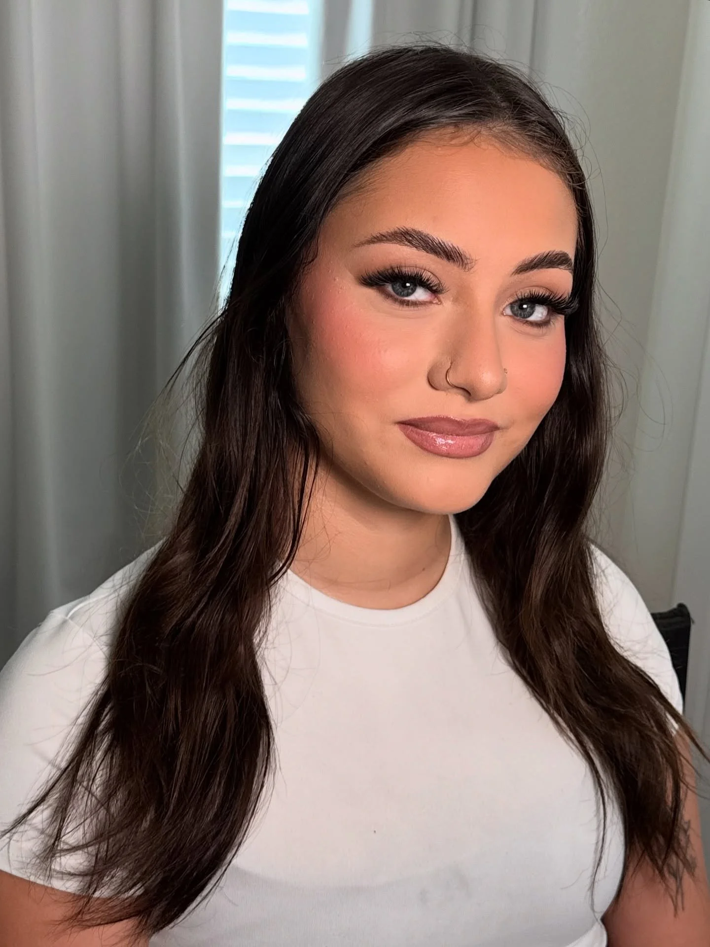 So pretty @melanienava_ 🤍 

senior photoshoot makeup by me 

#seniorphotosession #makeupartist #texasmua #softglam
