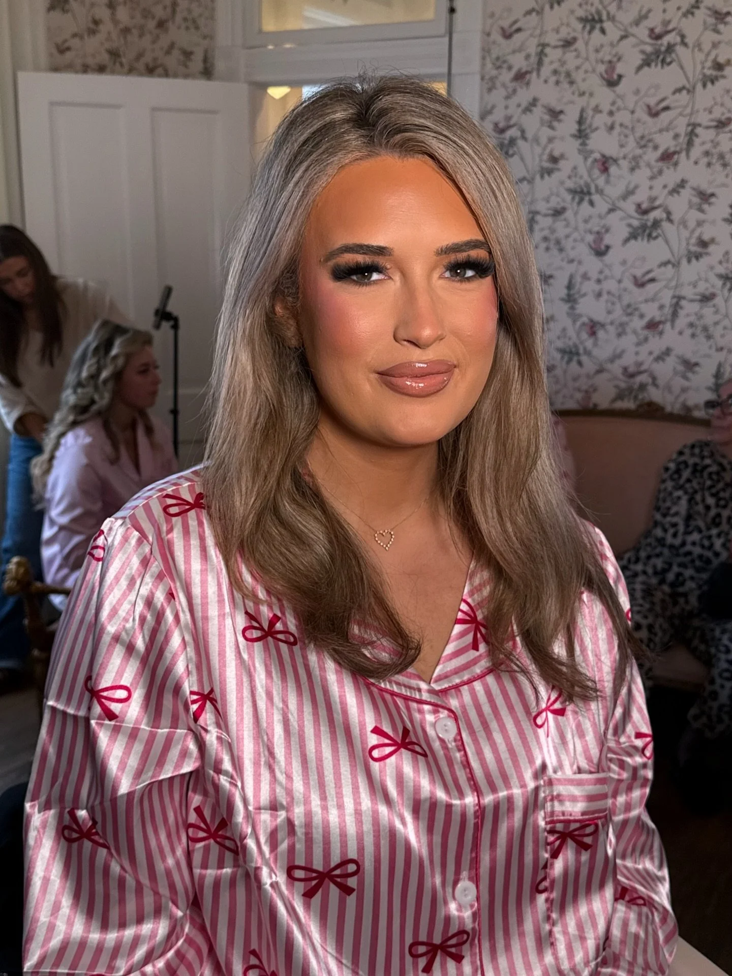 😍 bronzey full glam on the sister of the bride 🎀💕

#bridesmaid #glam #mua