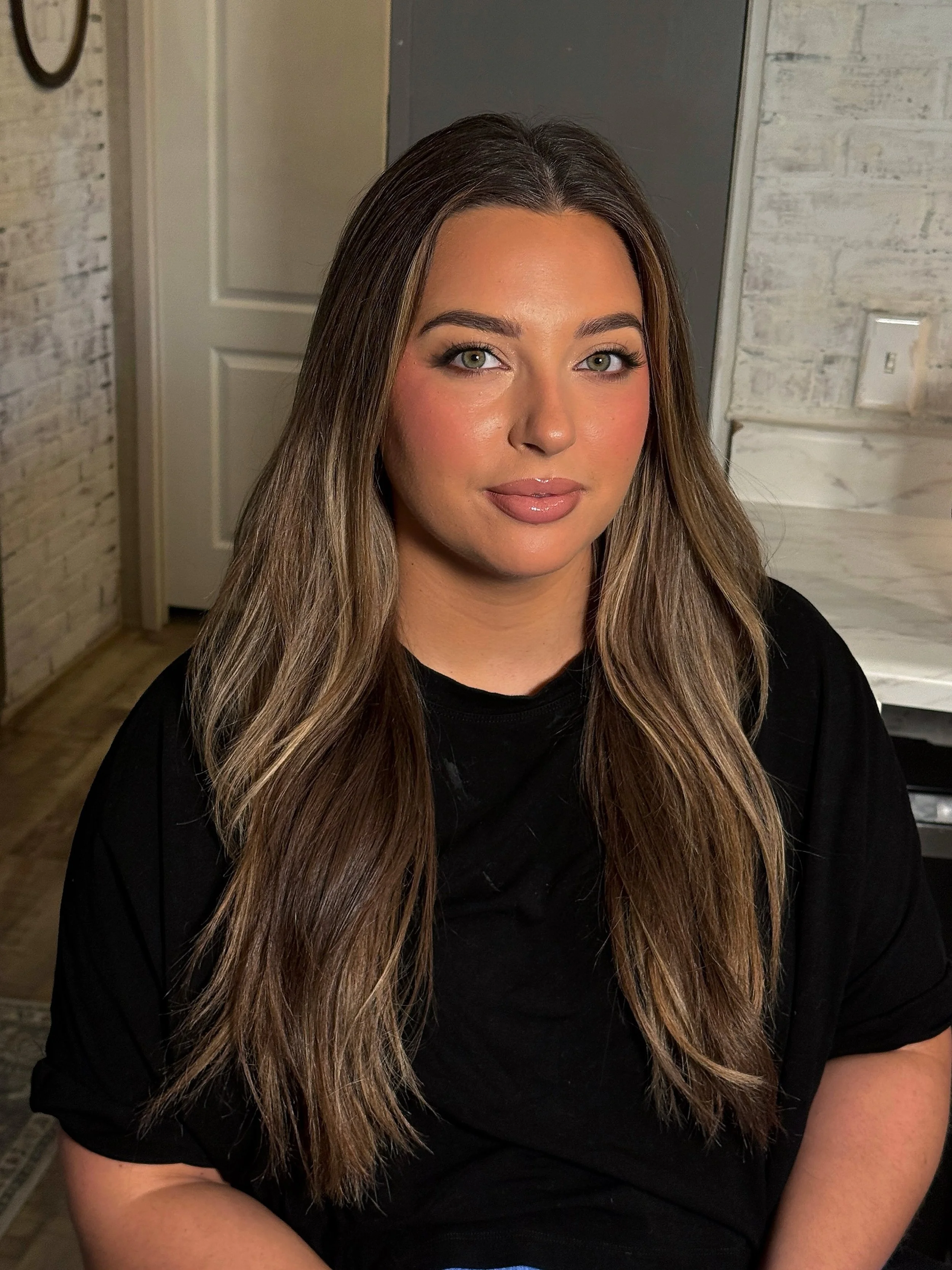 This morning with @glammedupbykels 🖤 

Fresh &amp; glowy ✨ for her newborn photoshoot 

So beautiful Kels!! 

#texasmua #softglam #makeupartist