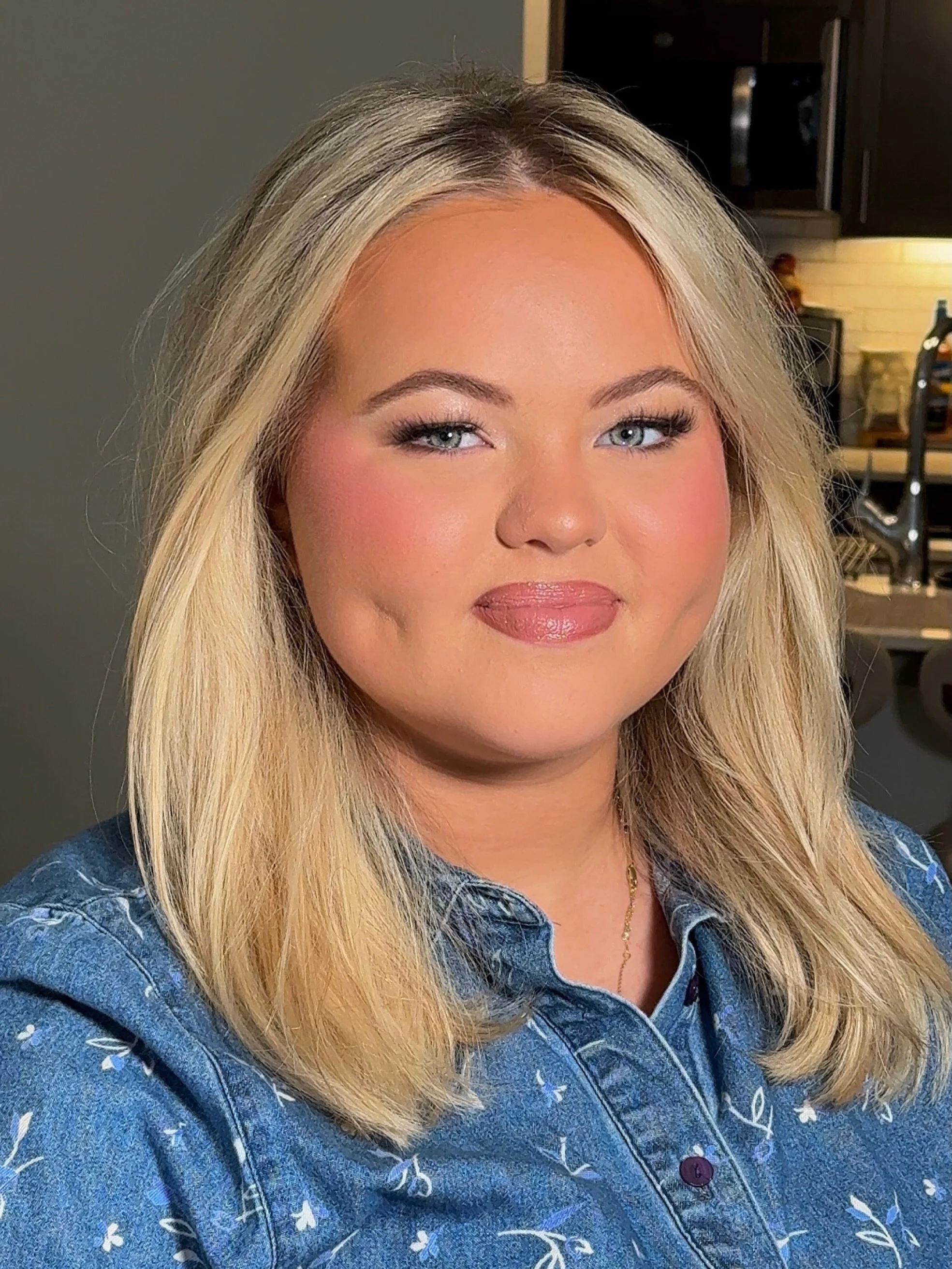 the perfect glam for senior photos ✨ 

#seniorphotoshoot #glam #makeupartist
