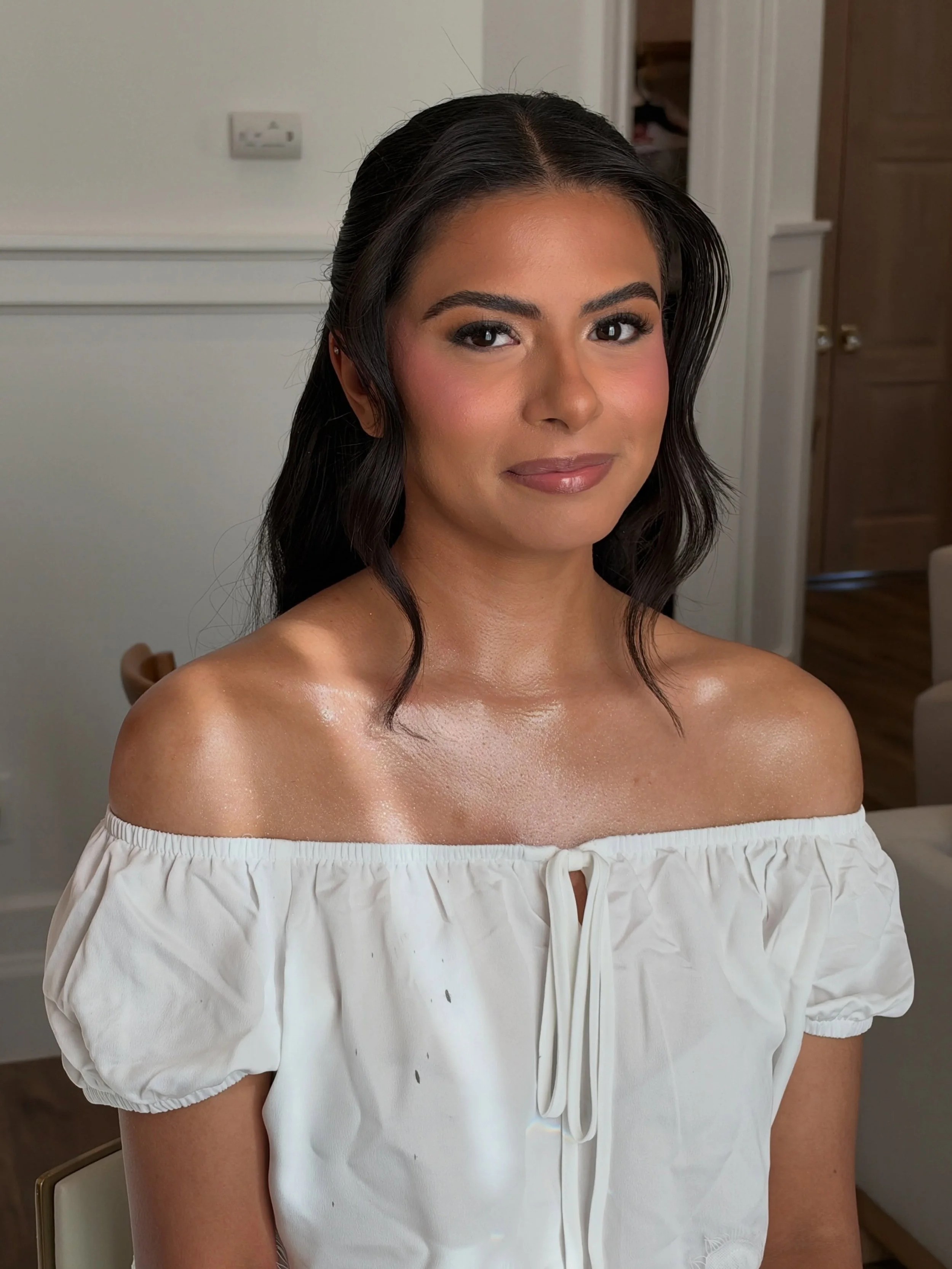 The beautiful bride @adrianna.gravesss 👰🏽&zwj;♀️🤍🫶🏼 

no trial, just full trust in me and i&rsquo;m so happy with how it turned out 🥹✨ 

hair @carolinamuellerartist 
venue @thearborhouston 

#bridalglam #bridalmakeupartist #bridalmakeup