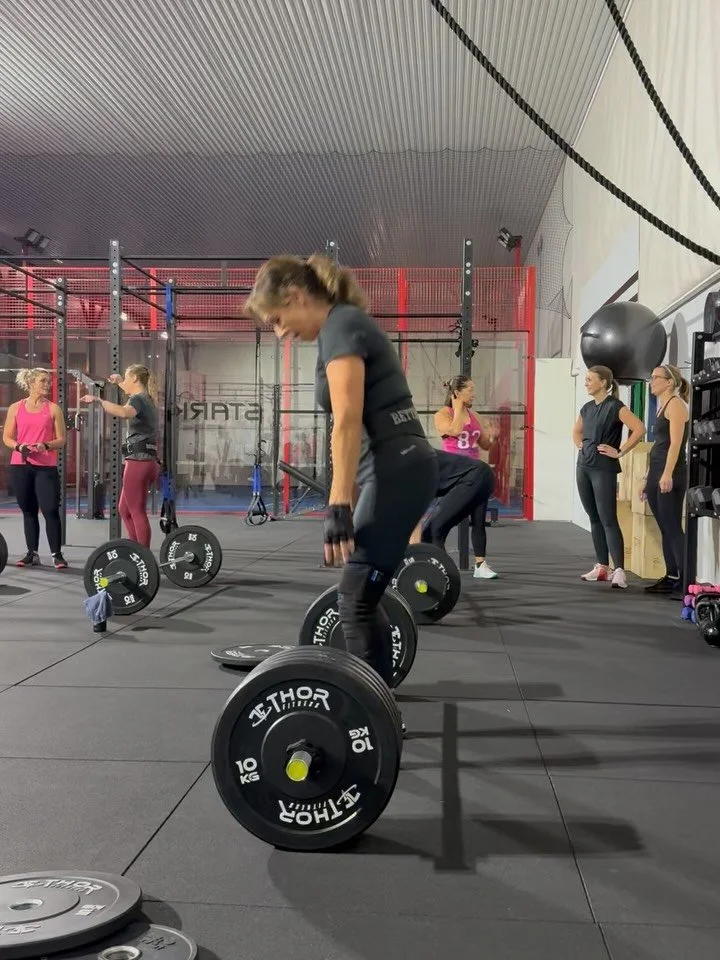 V&auml;rsta grymma g&auml;nget som gjorde flera PB:n idag! 🏆👏 P&aring; film ser vi @persson5669 65 &aring;r, lyfta 105 kg!🥇 Starkare &auml;n n&aring;gonsin. En sann f&ouml;rebild. 🤩 Grattis till er alla! 

#starkedsbyn