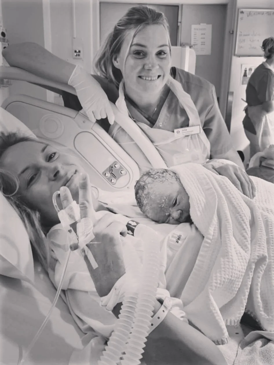 Inte visste vi att Stark-medlemmen @juliaeinarsson skulle vara den som fick f&ouml;rl&ouml;sa v&aring;ran son inatt. 😝 Vi m&aring;r alla bra &amp; har precis f&aring;tt kommit hem. 👶🏼💙

@henkedavidsson
