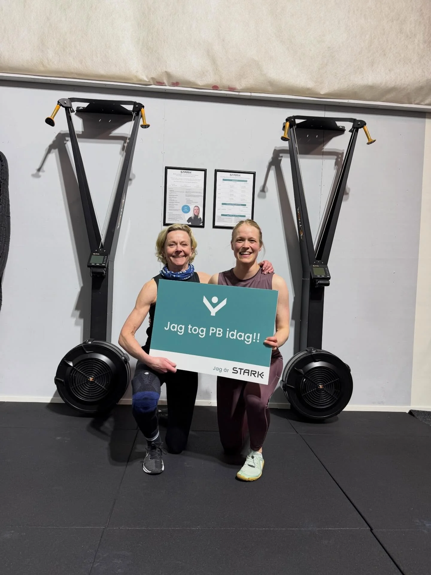 Grattis @karinboswik som klarade sin f&ouml;rsta pull up idag! Det &auml;r stort! 🏆🤩 Och fler handstand push ups f&ouml;r @idahansson2 &auml;n f&ouml;rut! 🥳🤸&zwj;♂️🙌 Va grymma ni alla &auml;r! 👊 Sitter hemma i str&ouml;mavbrott nu, med ro i kro