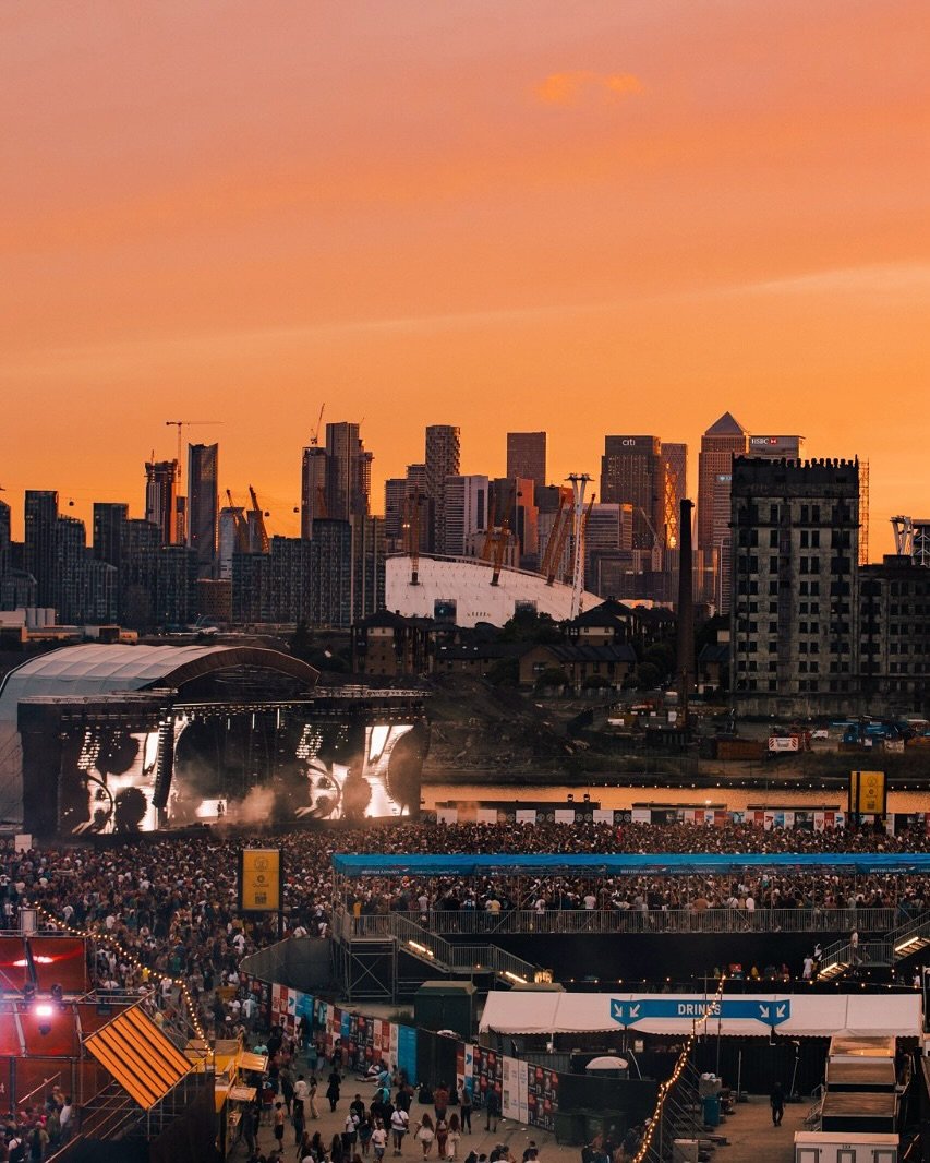 Only a couple of days until @silverworksisland kicks off for 2 weekends of top-notch electronic music in East London.

With its scenic setting, and the spectacular sight of planes taking over from London City airport just around the corner, we look f