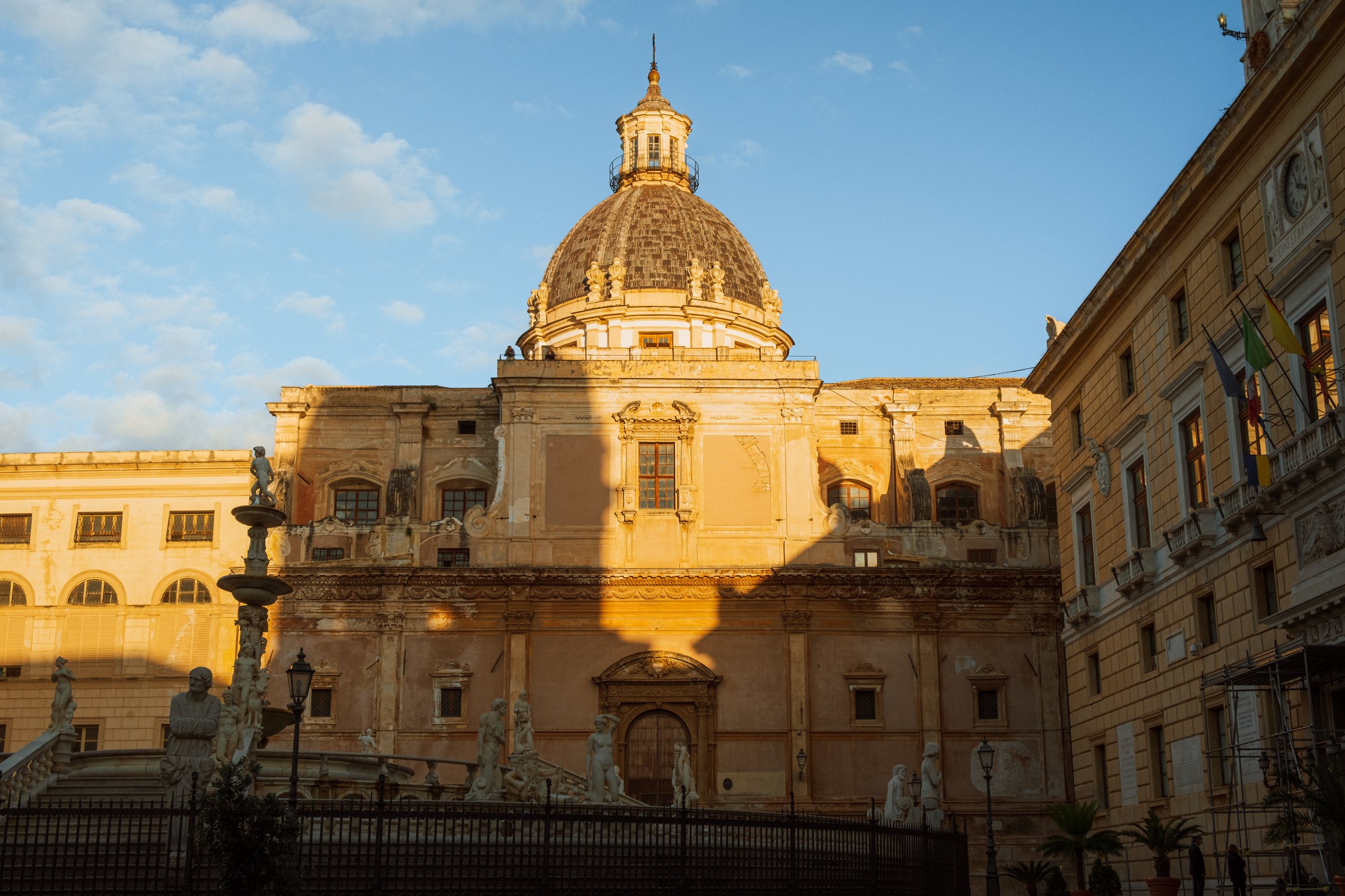 Church and square Palermo-1.jpg