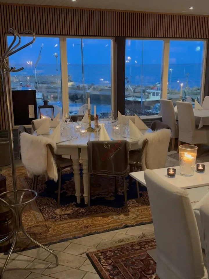 Nu &auml;r det &auml;ntligen dax! 🪿

31/10 - 2/11 , 7 &ndash; 9/11  och 14 &ndash; 16/11 G&Aring;SAMIDDAG
V&auml;lkommen p&aring; traditionell sk&aring;nsk g&aring;smiddag! G&aring;s med kr&aring;s alt. Dagens f&aring;ngst finns ocks&aring; som alte