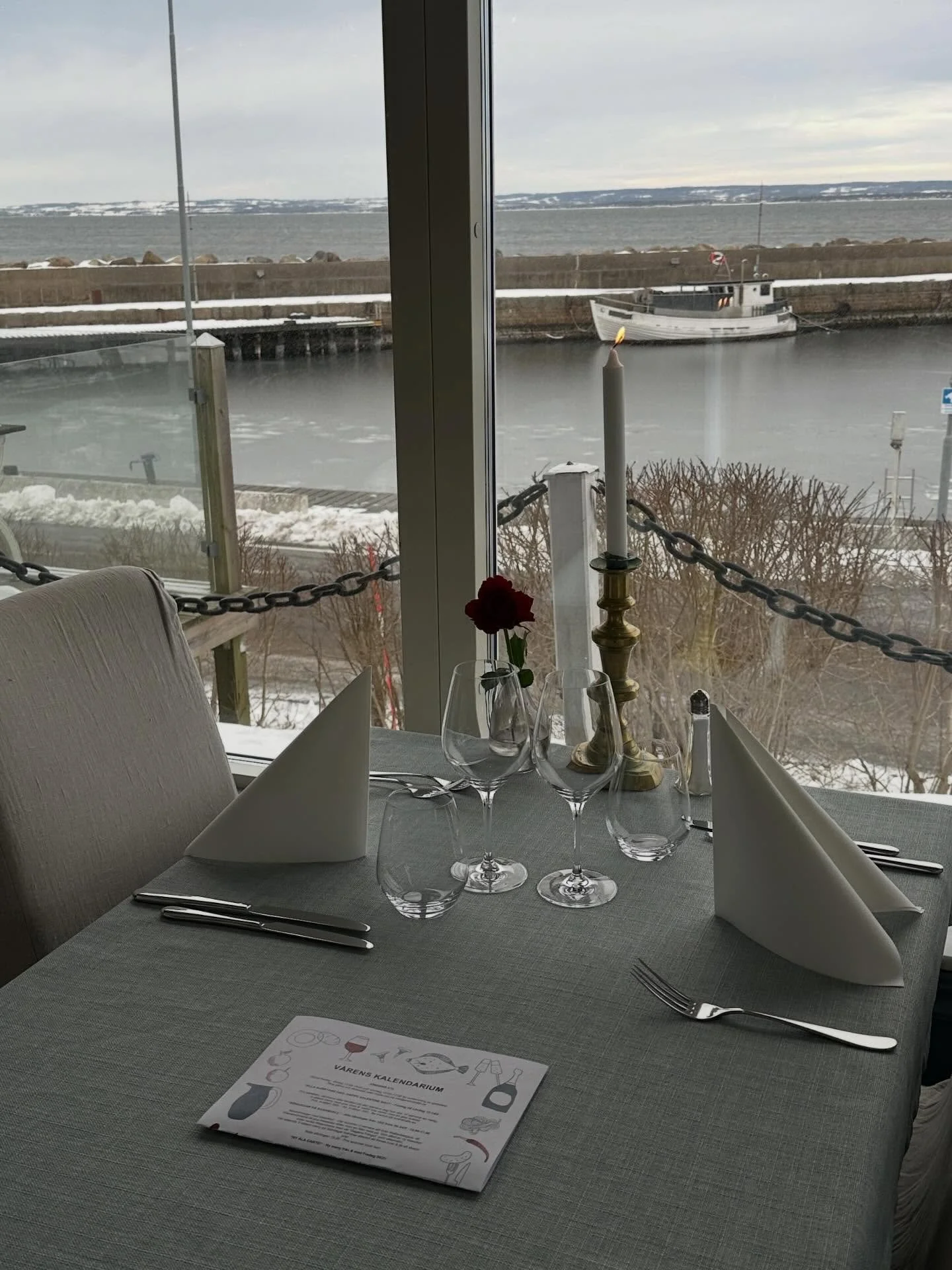 S&auml;tt &rdquo;guldkant&rdquo; p&aring; s&ouml;ndagen och njut av en god s&ouml;ndagsmiddag p&aring; Svanshallskrog 💙
&Ouml;ppet 12-17 
Boka bord p&aring; www.svanshalls.se eller ring
042-36 71 79

V&auml;lkomna! ✨

#svanshallskrog #s&ouml;ndagsmi