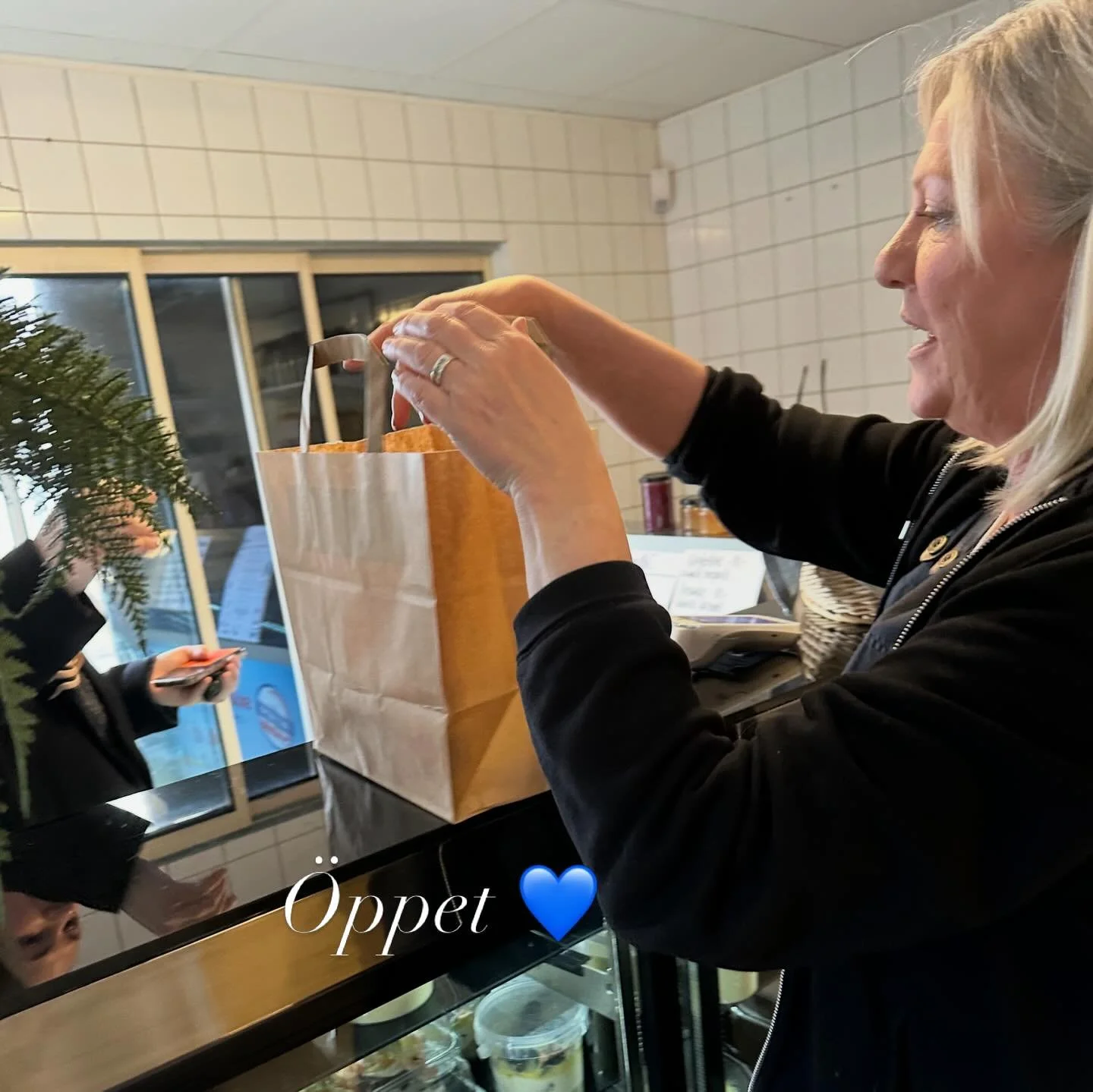 &Auml;ntligen helg!
Vi har &ouml;ppet och J&ouml;rgens kyl har slagit upp portarna till Boden.
Kom f&ouml;rbi och &auml;t n&aring;got gott eller unna dig en h&auml;rlig s&ouml;ndagsmiddag!
Eller kom in p&aring; ett glas vin eller &ouml;l och njut av 