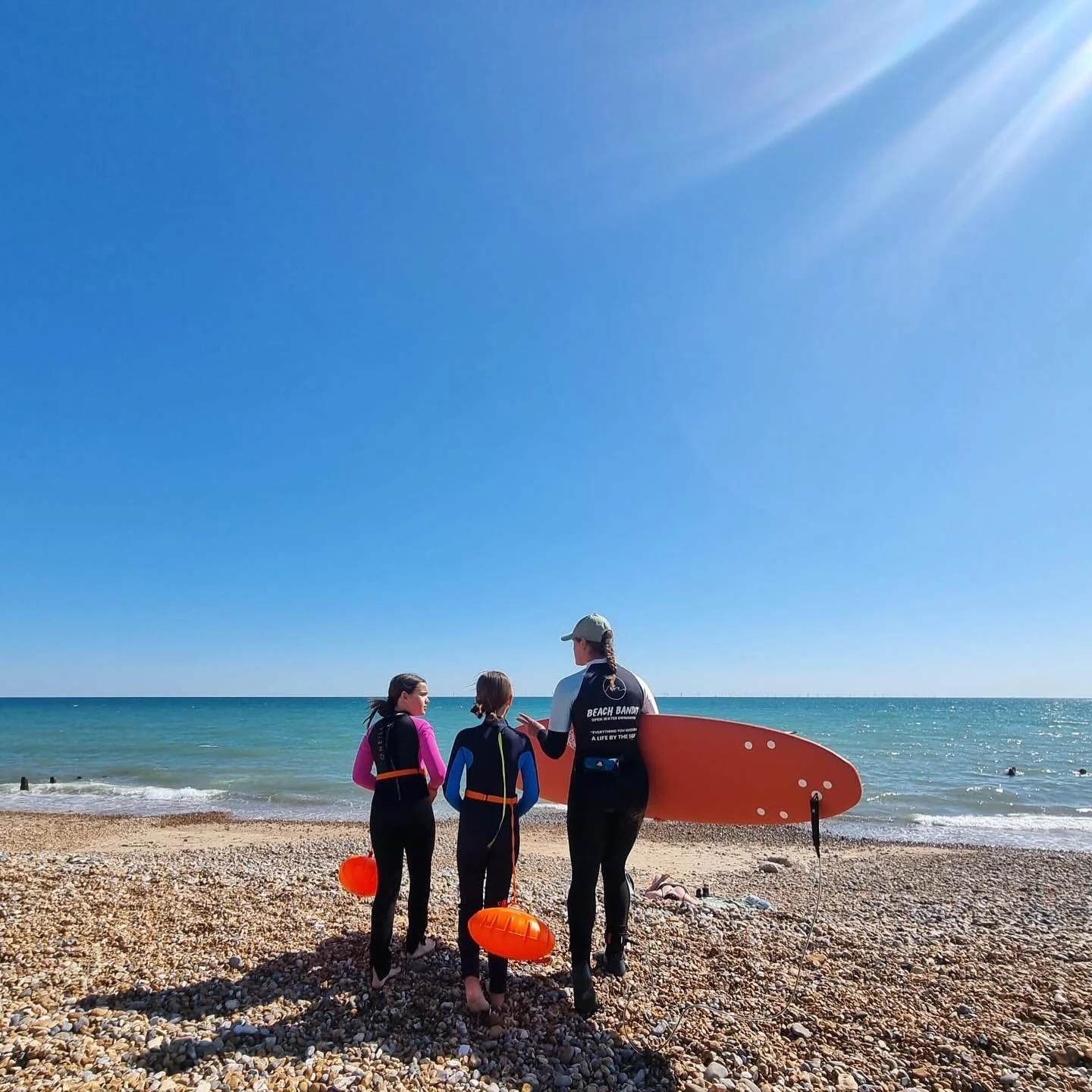 A week of blue skies and warm weather, with a mix of calm waters and playful waves 😎 

This weeks swimmers have learnt a bunch of sea safety, from our younger swimmers learning about the lifeguard flags and the basics of high and low tides to our ol