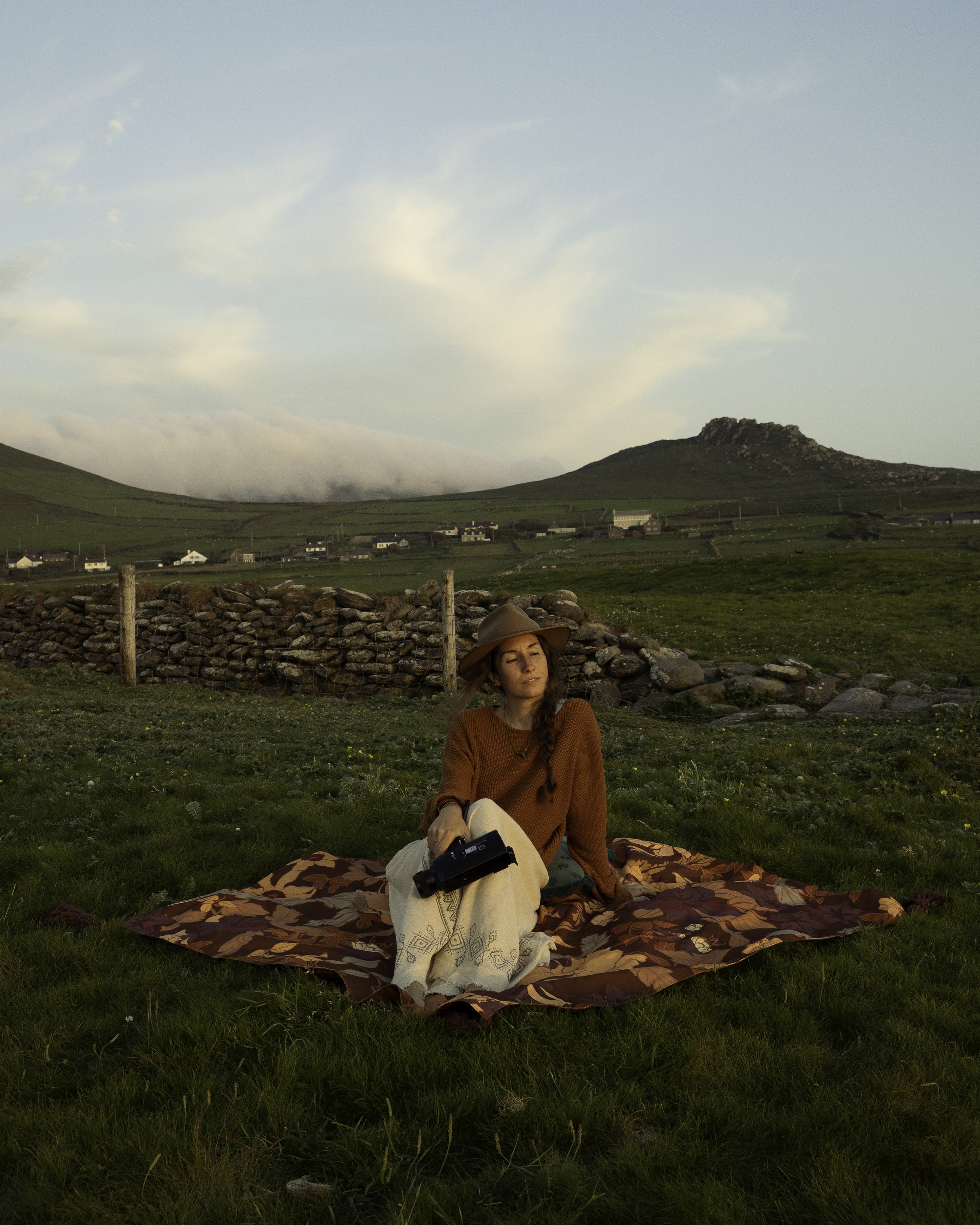 Wandering Folk - Beatha Studio