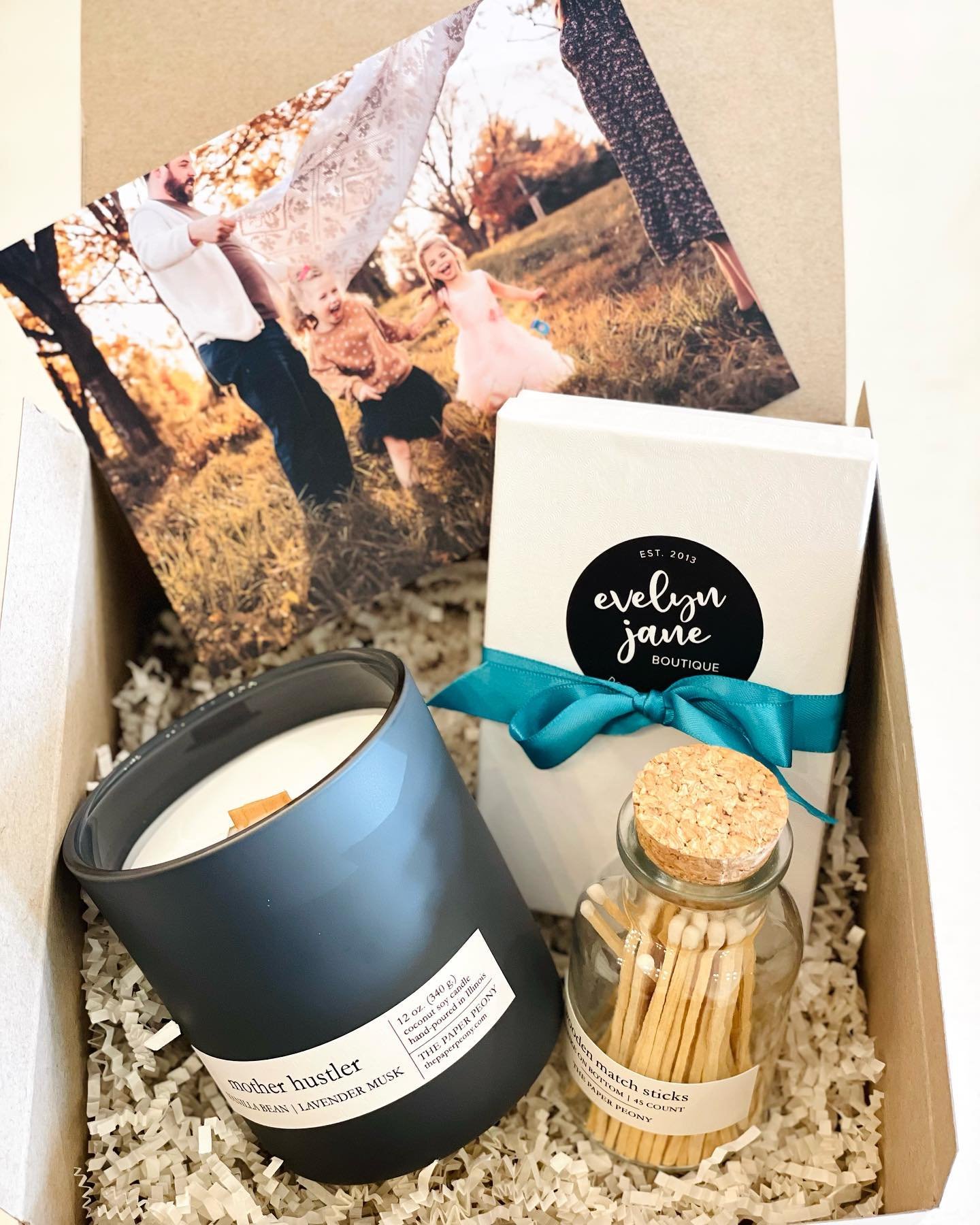 Hey there! 👋🏻 
Mother&rsquo;s Day is coming quickly!! If you need a great idea, check this out. EJB has teamed up with 2 other women owned businesses @summerbraderphotography and @thepaperpeony for a pretty cool gift! 

What&rsquo;s included: 
&bul