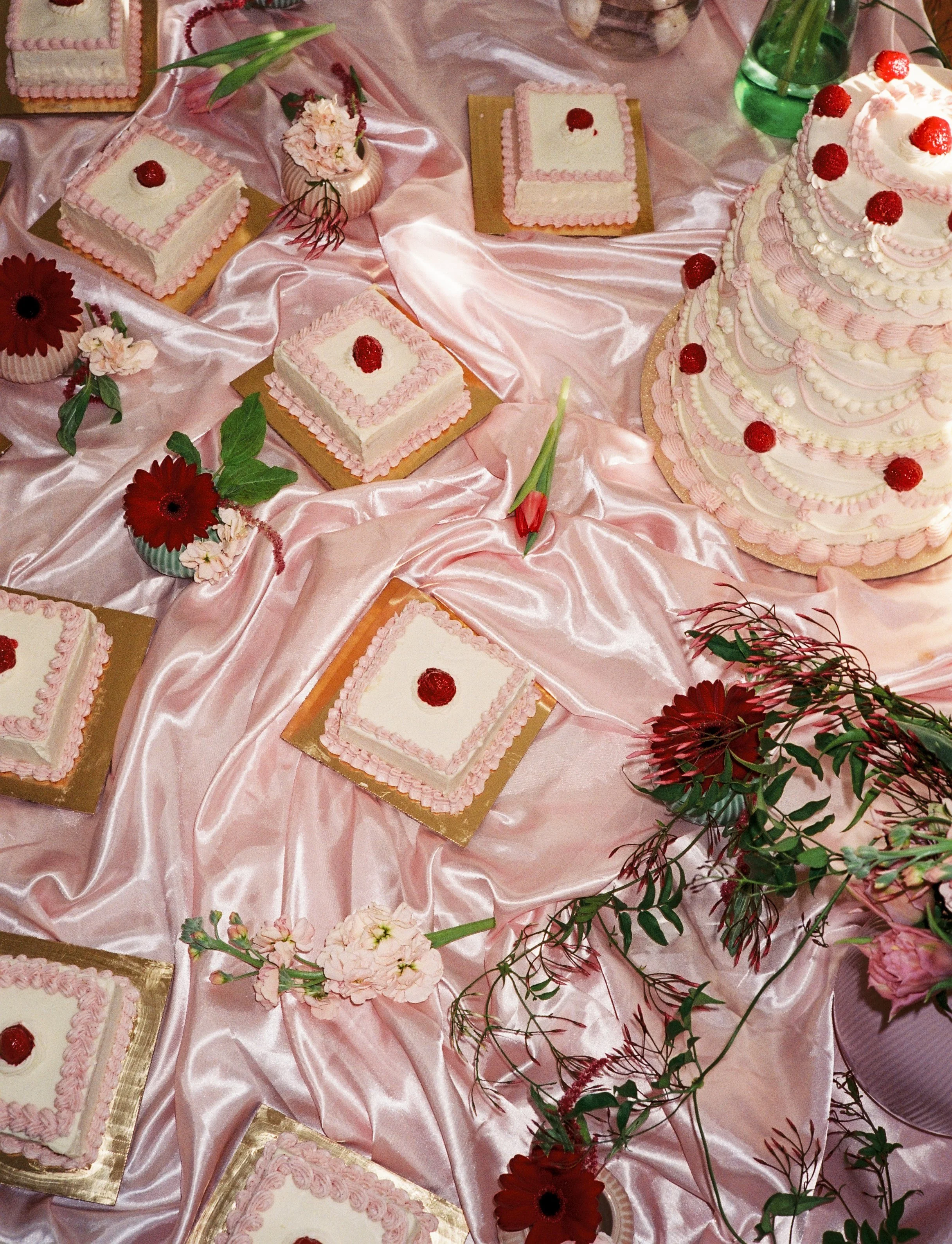 roses_wedding_cake_film_hr-18.jpg