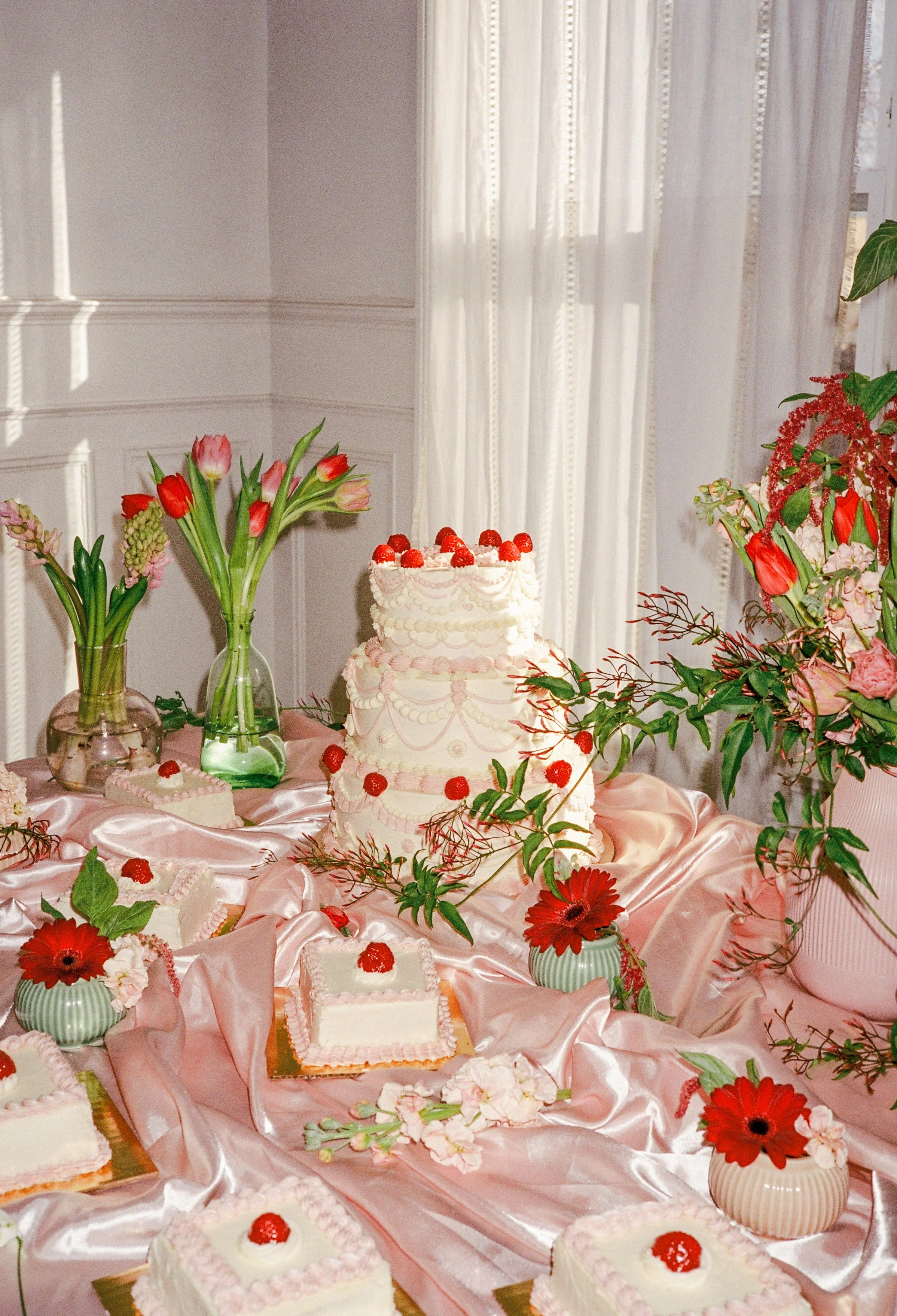 roses_wedding_cake_film_hr-9.jpg
