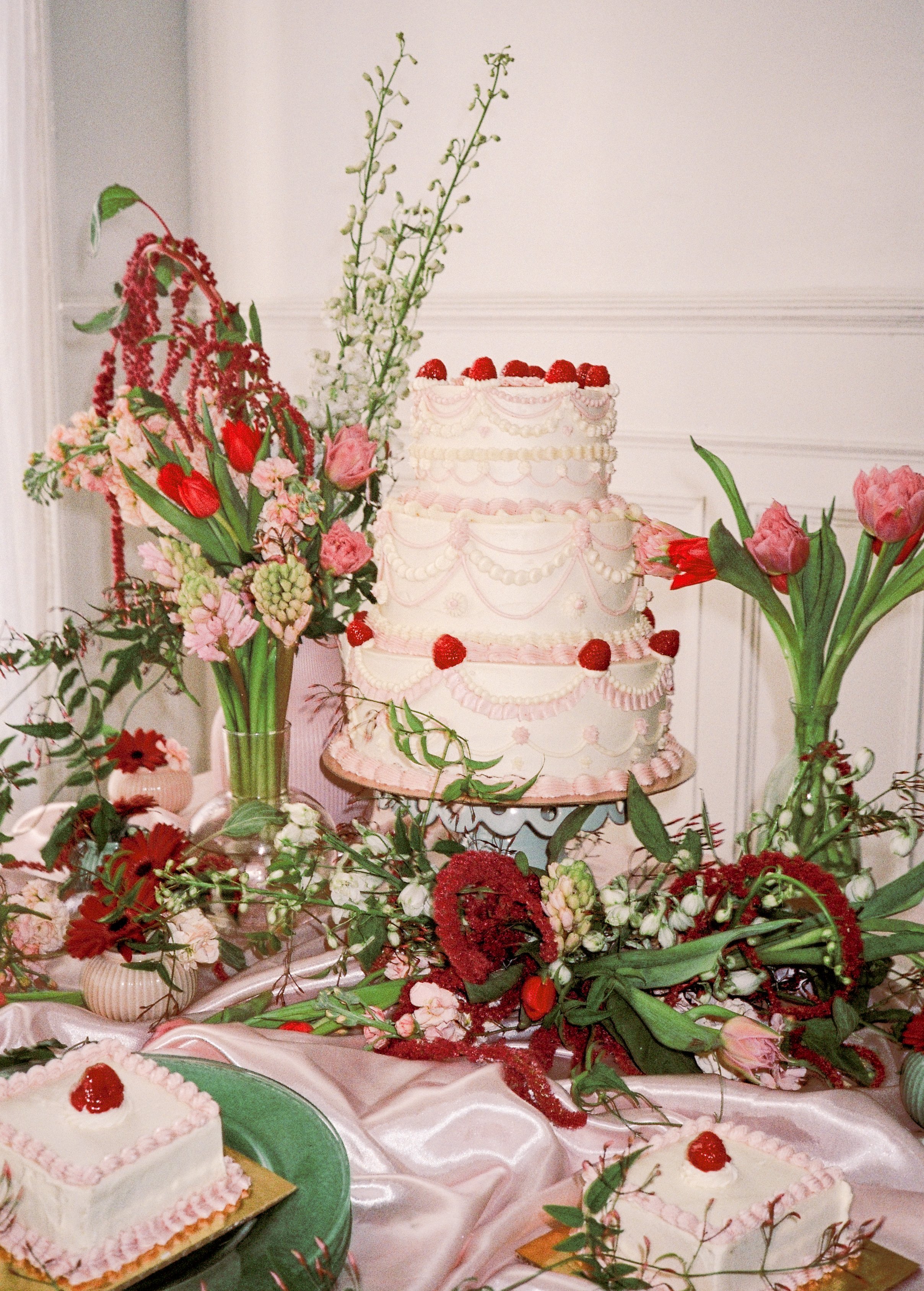 roses_wedding_cake_film_hr-24.jpg