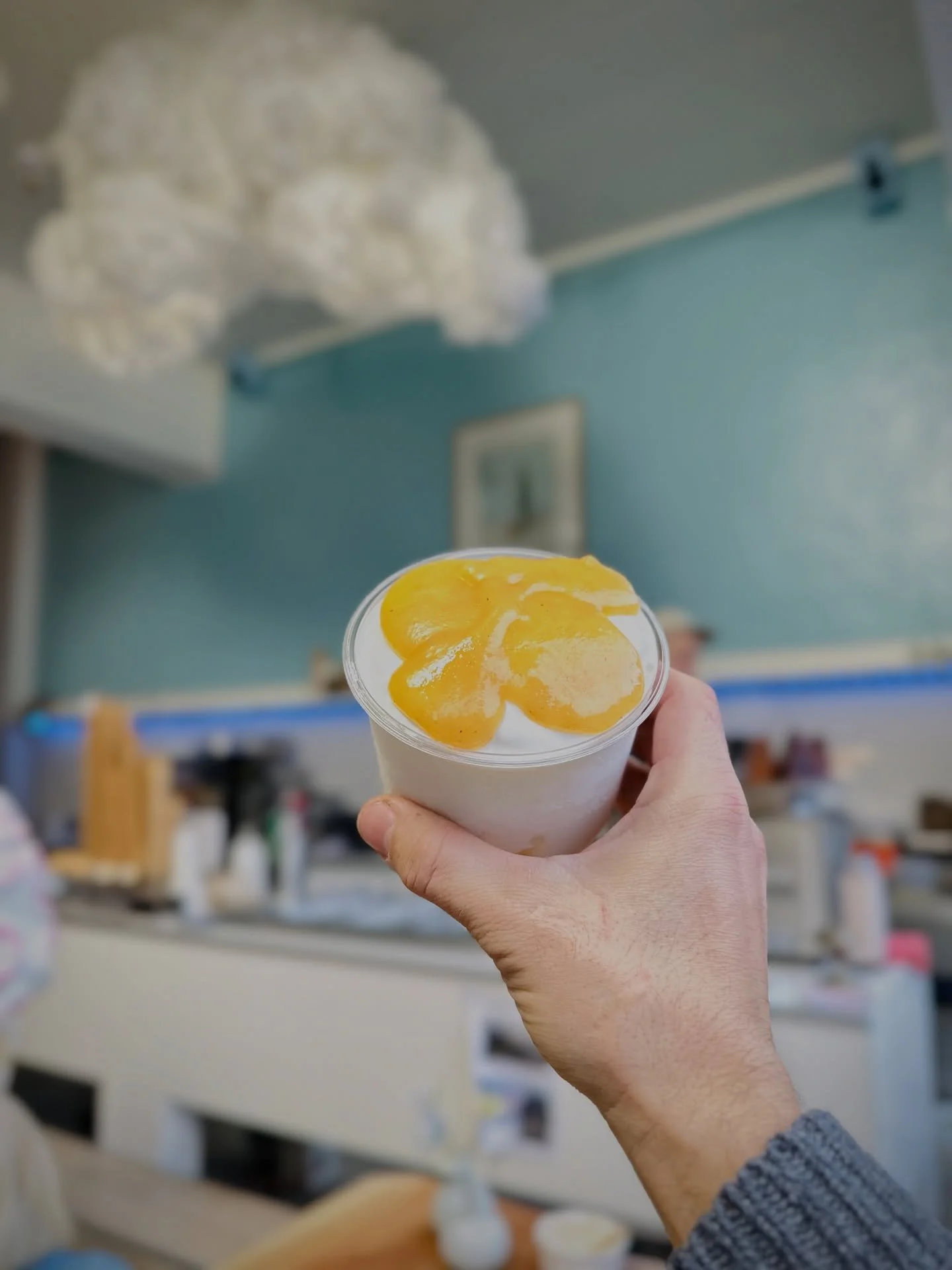 N&auml;chste Collab-Eiskreation von @celeste.gelato und @thewatersdistillery 

Raphael hat mal wieder gezaubert! Aus unserem Birnenbrand ist ein Milcheis entstanden mit einem Variegato aus unseren Bio Birnen, Sorte &bdquo;K&ouml;stliche von Charneux&