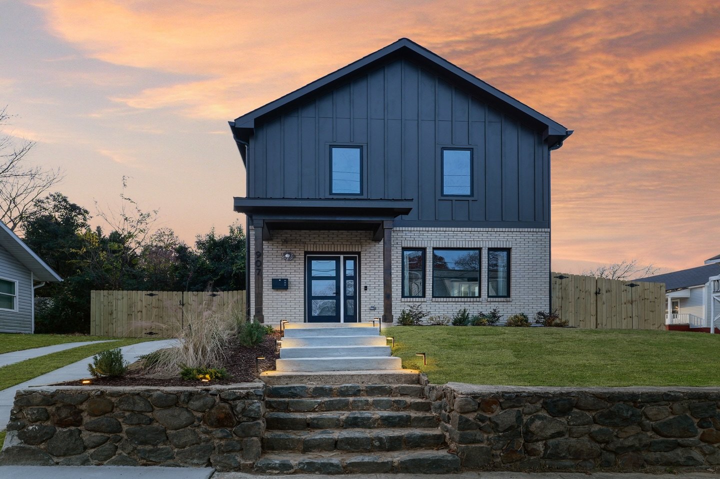 Design lovers&hellip;this one&rsquo;s for you. ✨

Welcome to a Durham new build that finally breaks the mold &mdash; thoughtfully crafted, warm, refined, and anything but ordinary. Brought to you by Phayes Building Co., every detail in this home was 