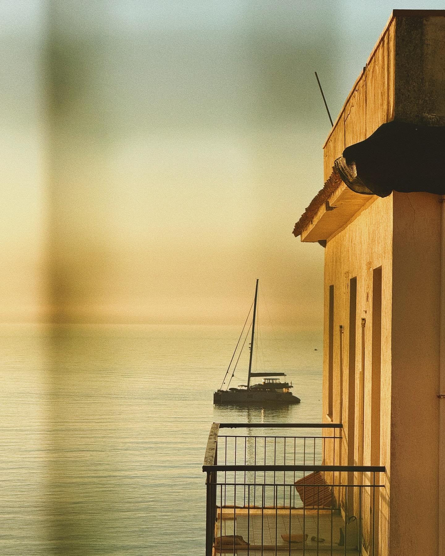 Sunrise / 🫶🏻

__
#sunrise #sicilia #italie #seaview #holidays #sunrisedefolie