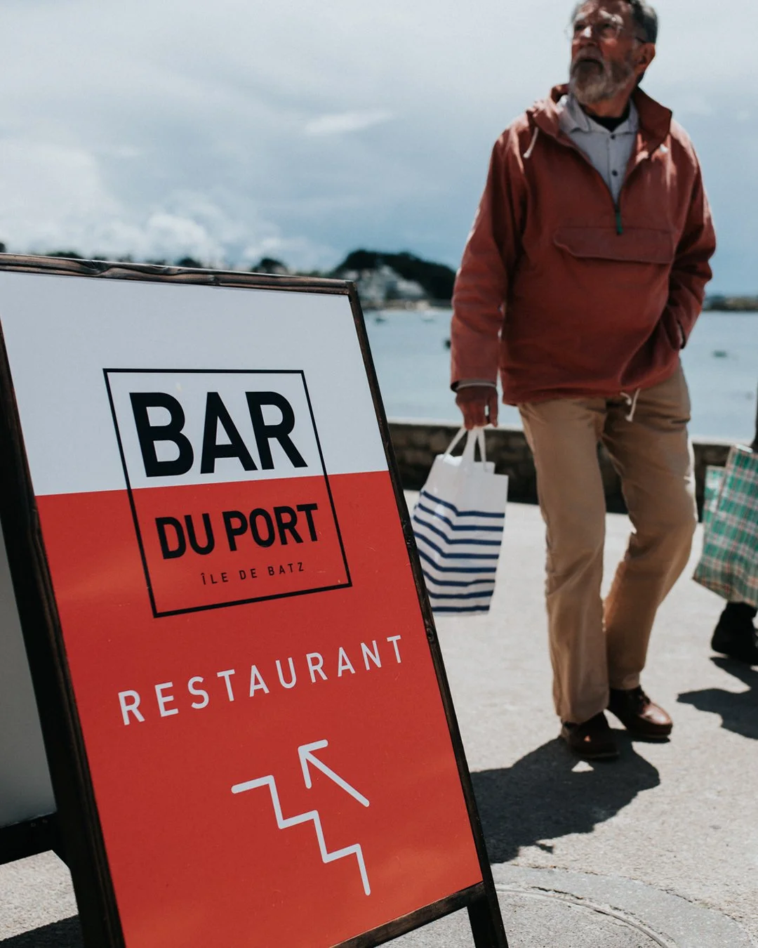 enseigne-bar-du-port-ile-de-batz-signaletique.jpg