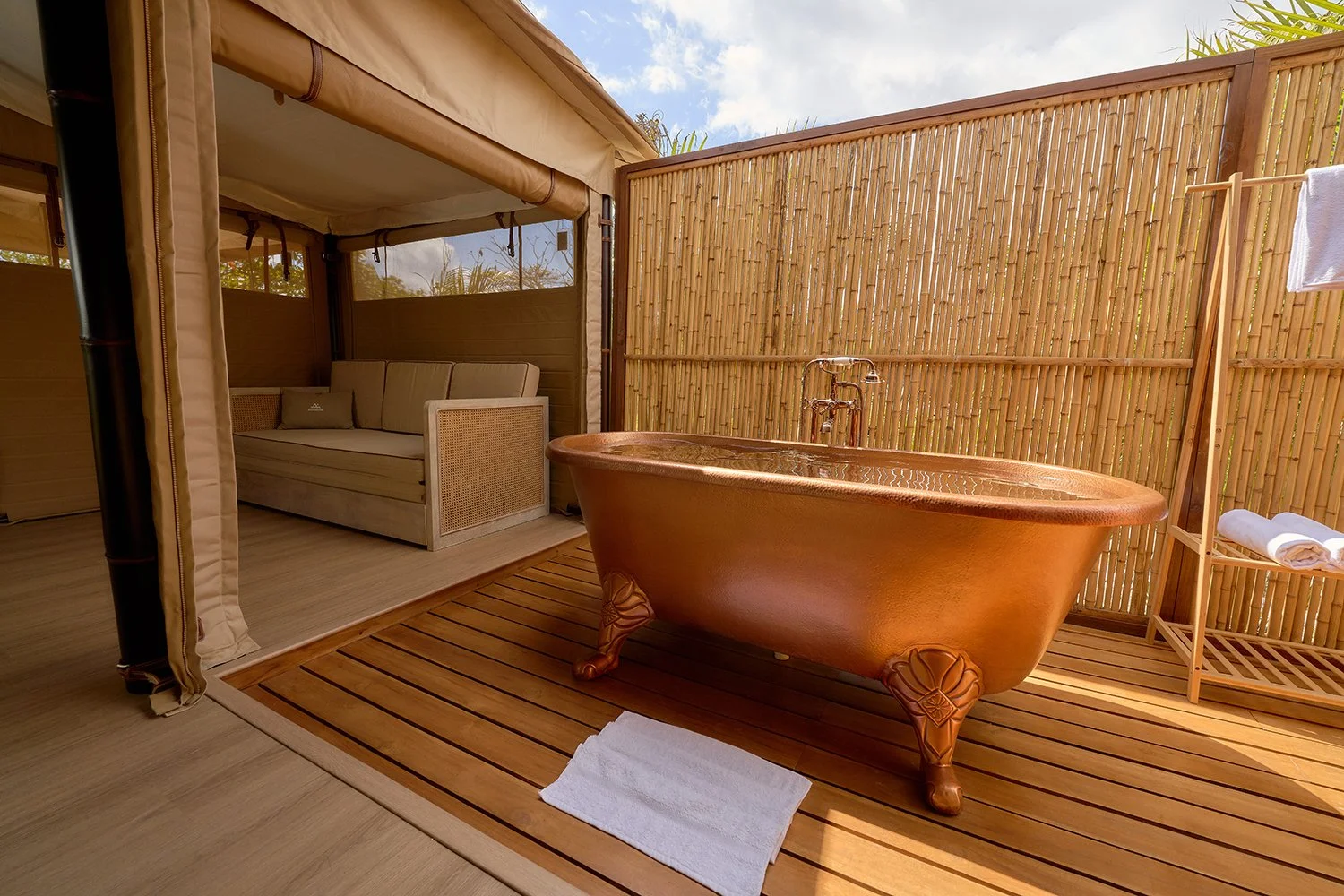 Outdoor bathtub in hotel amarena room