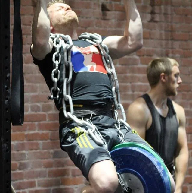 Ok, who did it better?

Daniela and Suelina recreating Coach/Owner David's epic chain pic from...a while ago. 

Well done guys...it's perfect! ⛓️😂

#strongteam #throwback #chinup #pullup #twochains #crossfit #thenandnow #funfitness #vancouver fitnes
