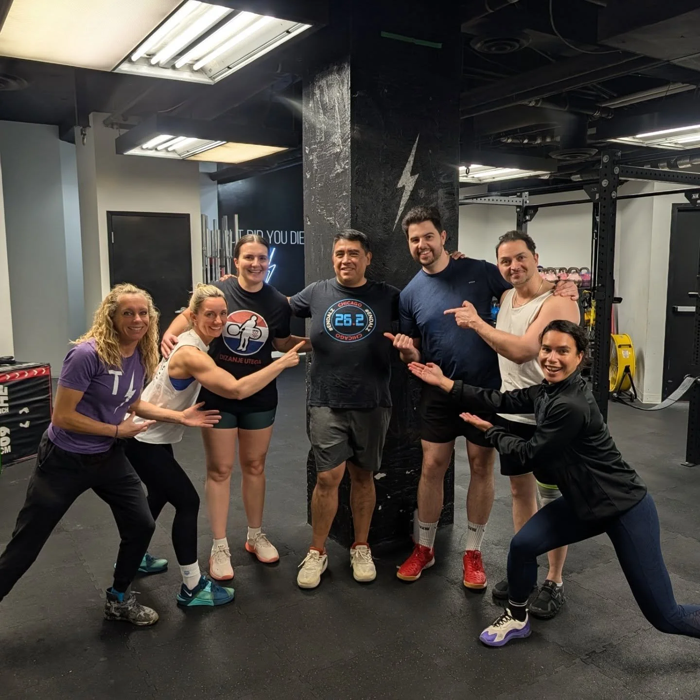 CrossFit Open 26.2 Evening Class! 💥

Perfect timing... Ricardo rocked his 26.2 marathon shirt and nailed the theme without even trying! Amazing.

We also got to welcome an awesome guest from Germany, Verena! So much sweat, energy, and community in o