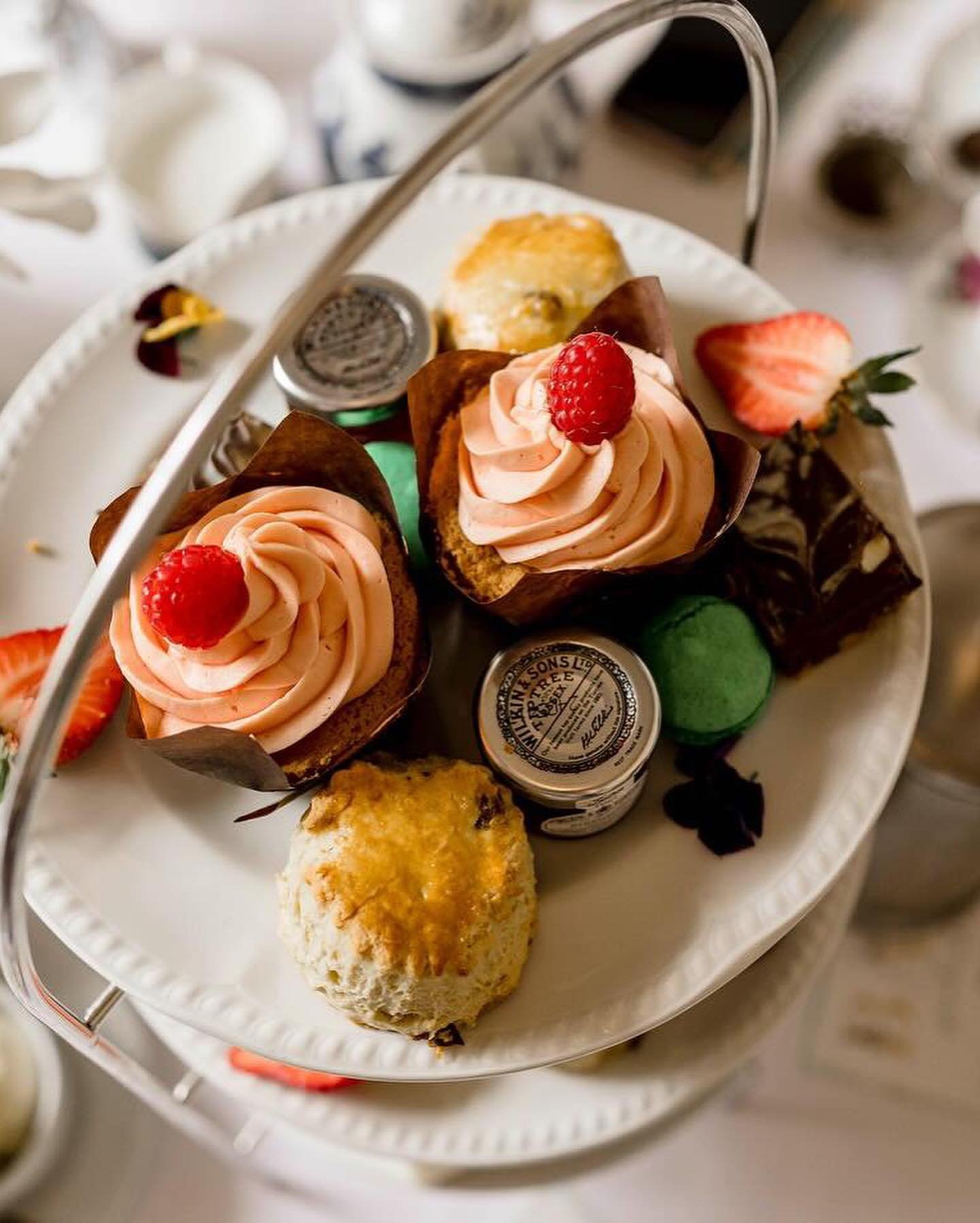 When a fab photographer comes to Afternoon Tea here at the Sweeney and just happens to take a few shots ❤️ Wonderful @katyyatesphotography ❤️ thank you x
#afternoontea #delicious #visitoswestry #oswestry #visitshropshire #sweeneyhall #supportsmallbus