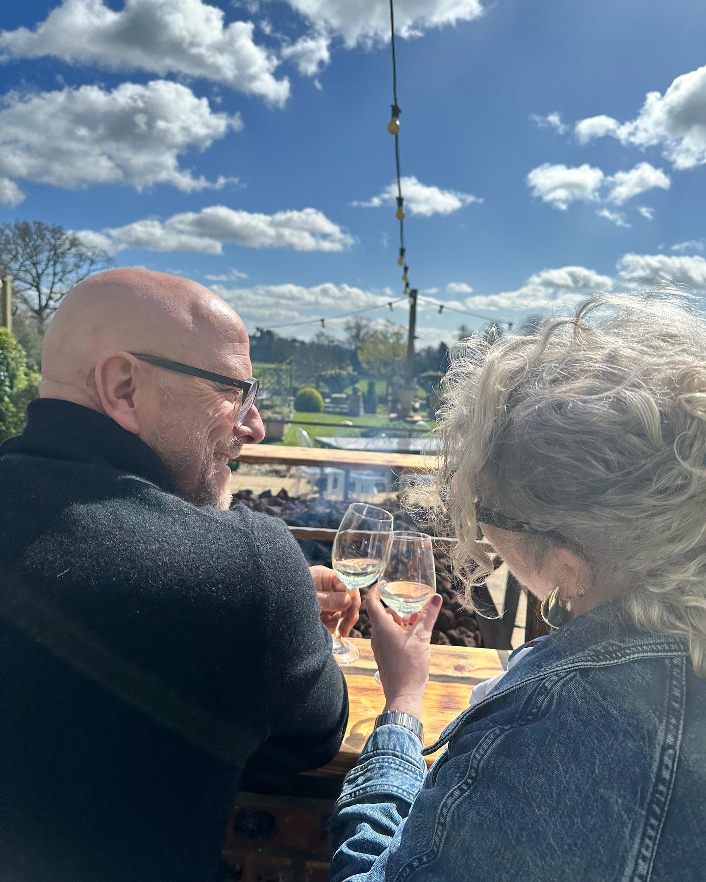 Spring has (at last) sprung 🙌 Taking full advantage of the fire pit ❤️
#firepit #sptinghassprung #supportlocal  #visitoswestry #oswestry #visitshrooshire #balmynights