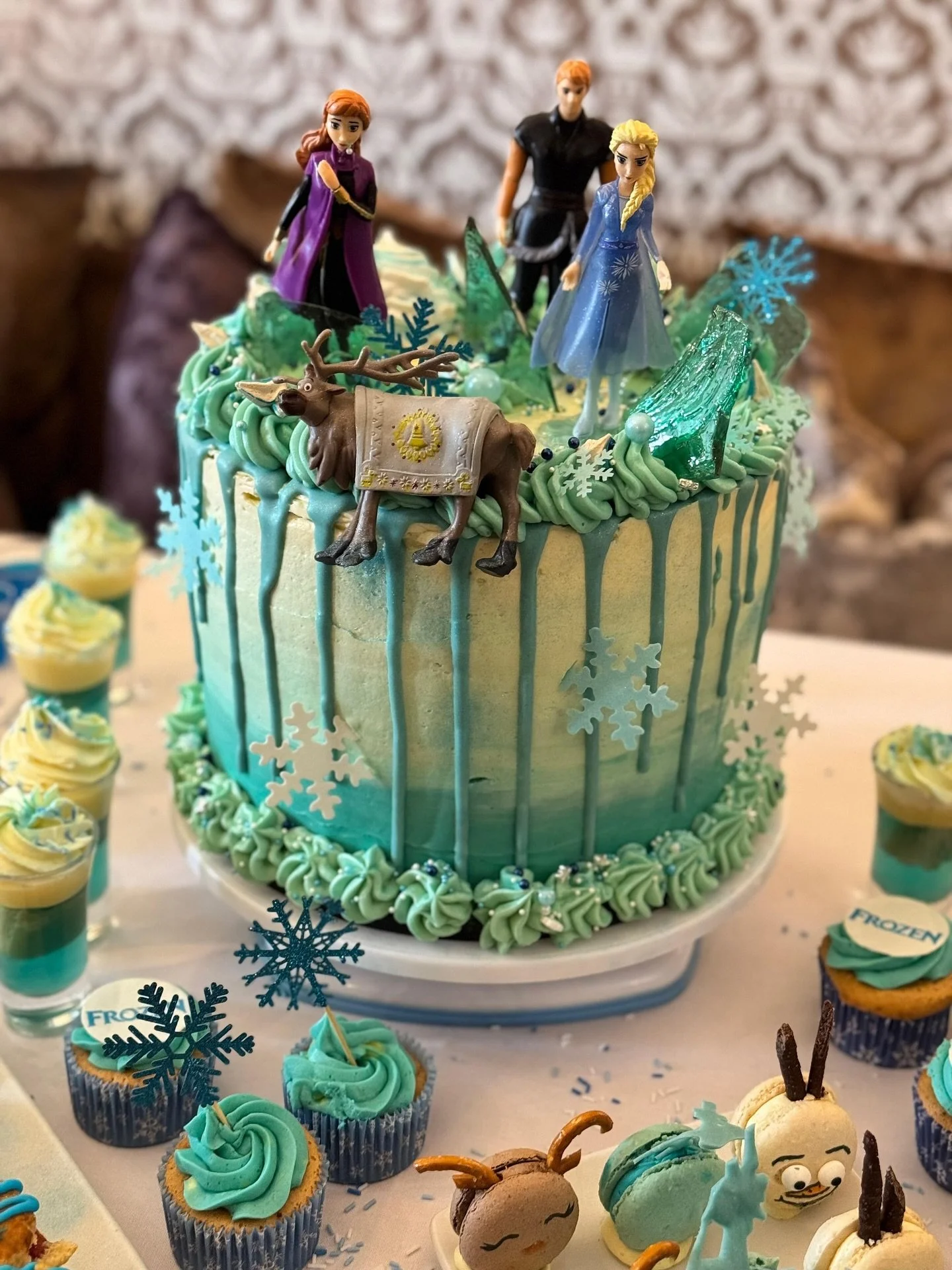 ❄️ 𝐅𝐫𝐨𝐳𝐞𝐧 𝐀𝐟𝐭𝐞𝐫𝐧𝐨𝐨𝐧 𝐓𝐞𝐚 𝐚𝐭 𝐭𝐡𝐞 𝐒𝐰𝐞𝐞𝐧𝐞𝐲! ❄️

Join us on Saturday 29th November at 11am for an Afternoon Tea your little ones won&rsquo;t forget. 

🎟️ &pound;23 Children

&nbsp;🎟️ &pound;28 Adults

To secure your place, 