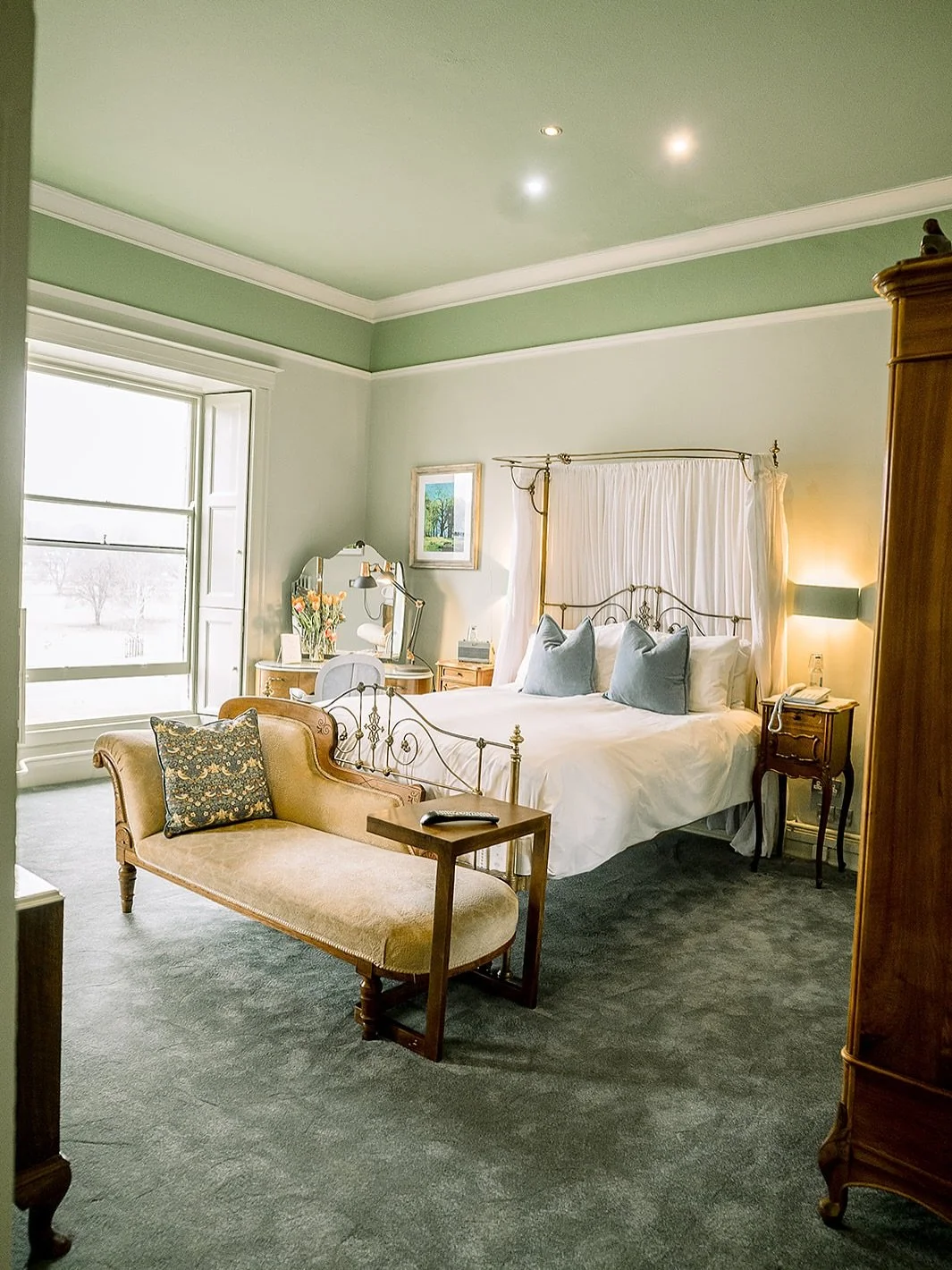 Why not make the run-up to Christmas a little more special this year? 

Visit friends and family in Oswestry and the surrounding area, then unwind in one of our stunning bedrooms at The Sweeney. 

Or, if you&rsquo;re joining us for a party night, why