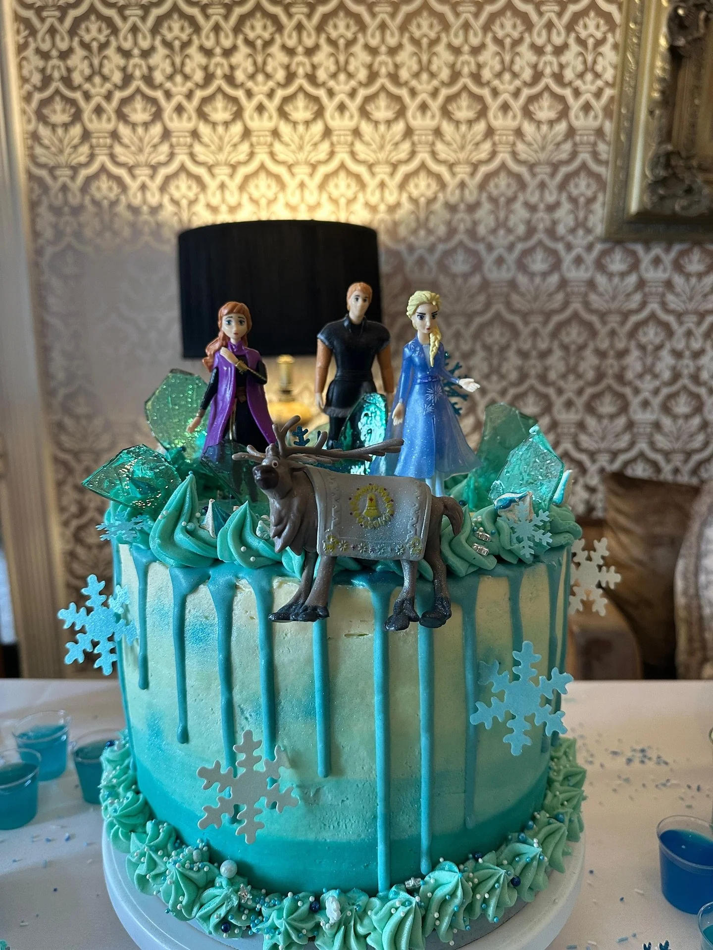 ❄️ 𝐅𝐫𝐨𝐳𝐞𝐧 𝐀𝐟𝐭𝐞𝐫𝐧𝐨𝐨𝐧 𝐓𝐞𝐚 𝐚𝐭 𝐭𝐡𝐞 𝐒𝐰𝐞𝐞𝐧𝐞𝐲! ❄️

Frozen Afternoon Tea is 𝒃𝒂𝒄𝒌 at The Sweeney this Saturday, and this is your last chance to secure your tickets! 

This year, we&rsquo;ve made the session even longer, givin