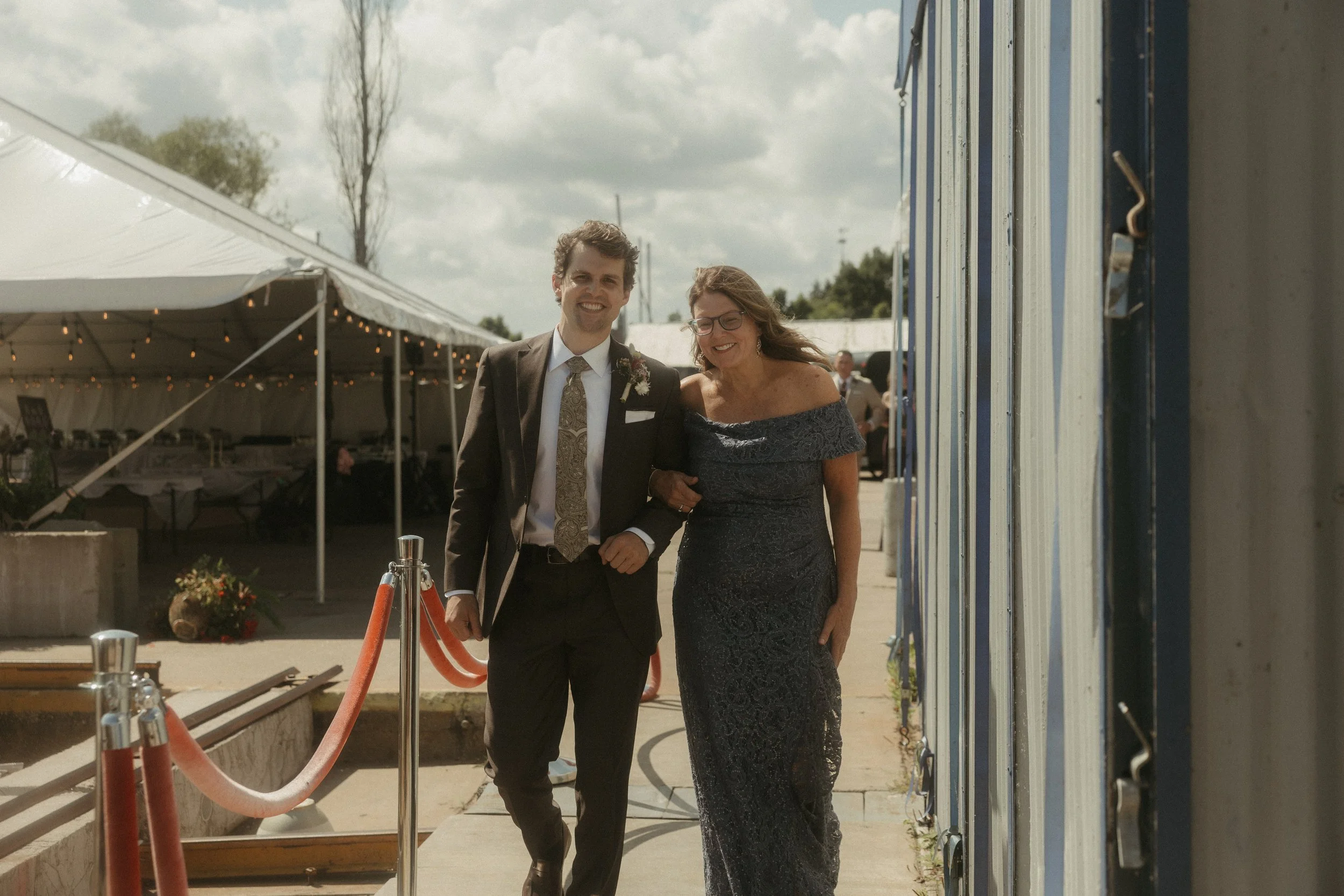 260822 Abby + Steve Sneak Peaks -36.jpg