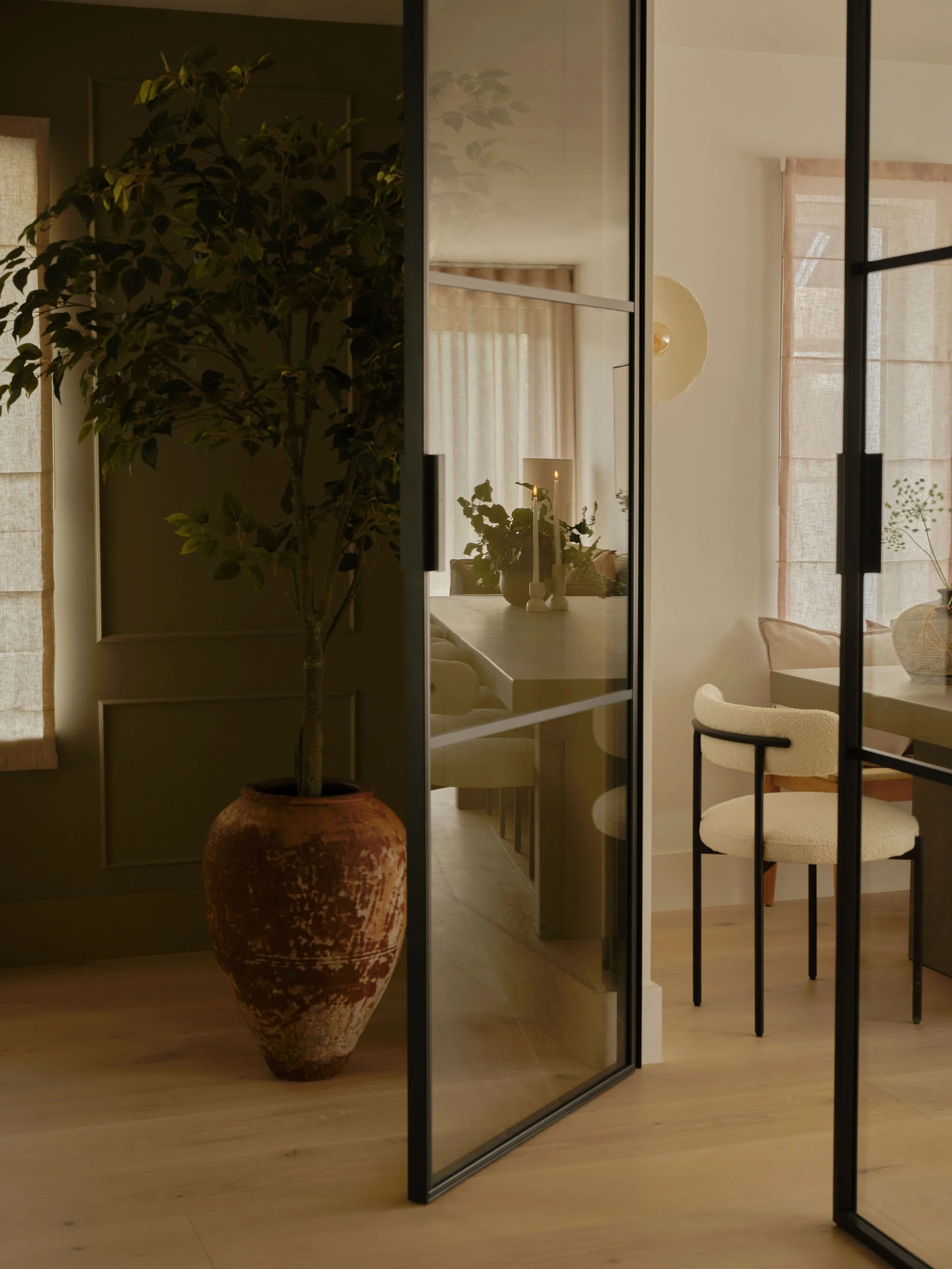 Luxury dining room interior designed and project managed by Thirty Stories, specialising in full renovations, new builds and bespoke furnishings across Cornwall, the South West and internationally.