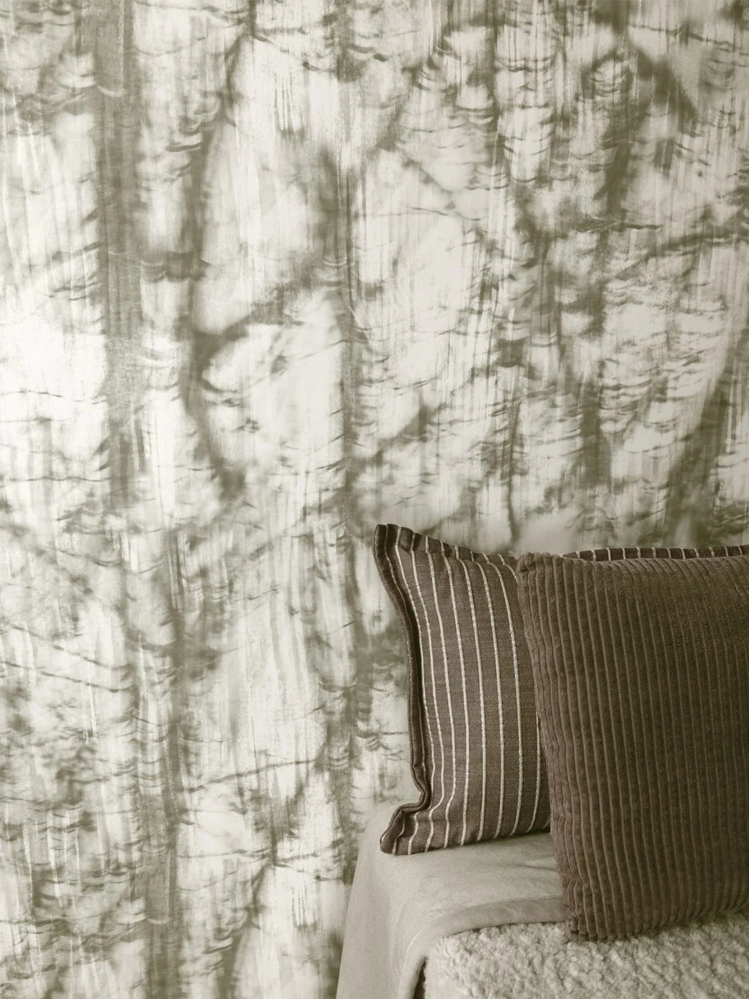 From our Shadow Wood Collection, the SILHOUETTE pattern spreads an unbroken canopy across your walls. ⁠

This distorted organic adds a level of abstraction and daring to a room for anyone looking to immerse themselves in the presence of a forest.⁠
⁠
