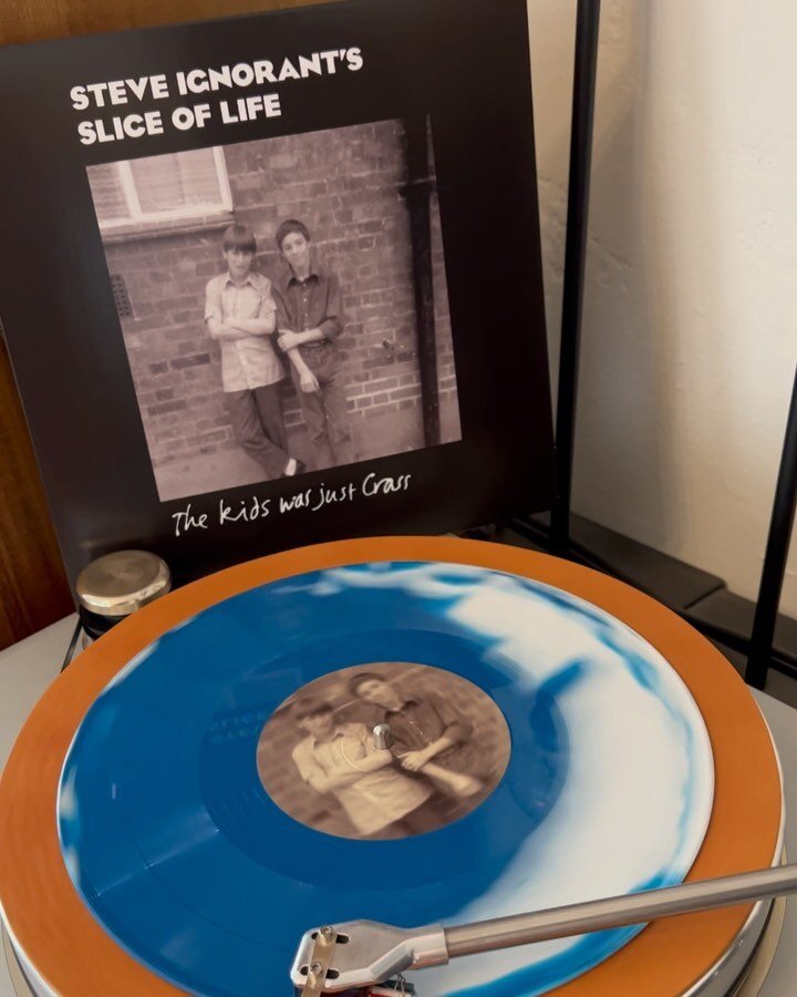 Sneak peak of @steve_ignorant Slice Of Life new @davidbowie EP! Limited to 200 and released this Friday at 3pm! www.stayfreerecordings.com ALSO slide to see my visit to FIDEM domestic abuse charity yesterday
*
*
*
*
#steveignorantsliceoflife @jaybagn