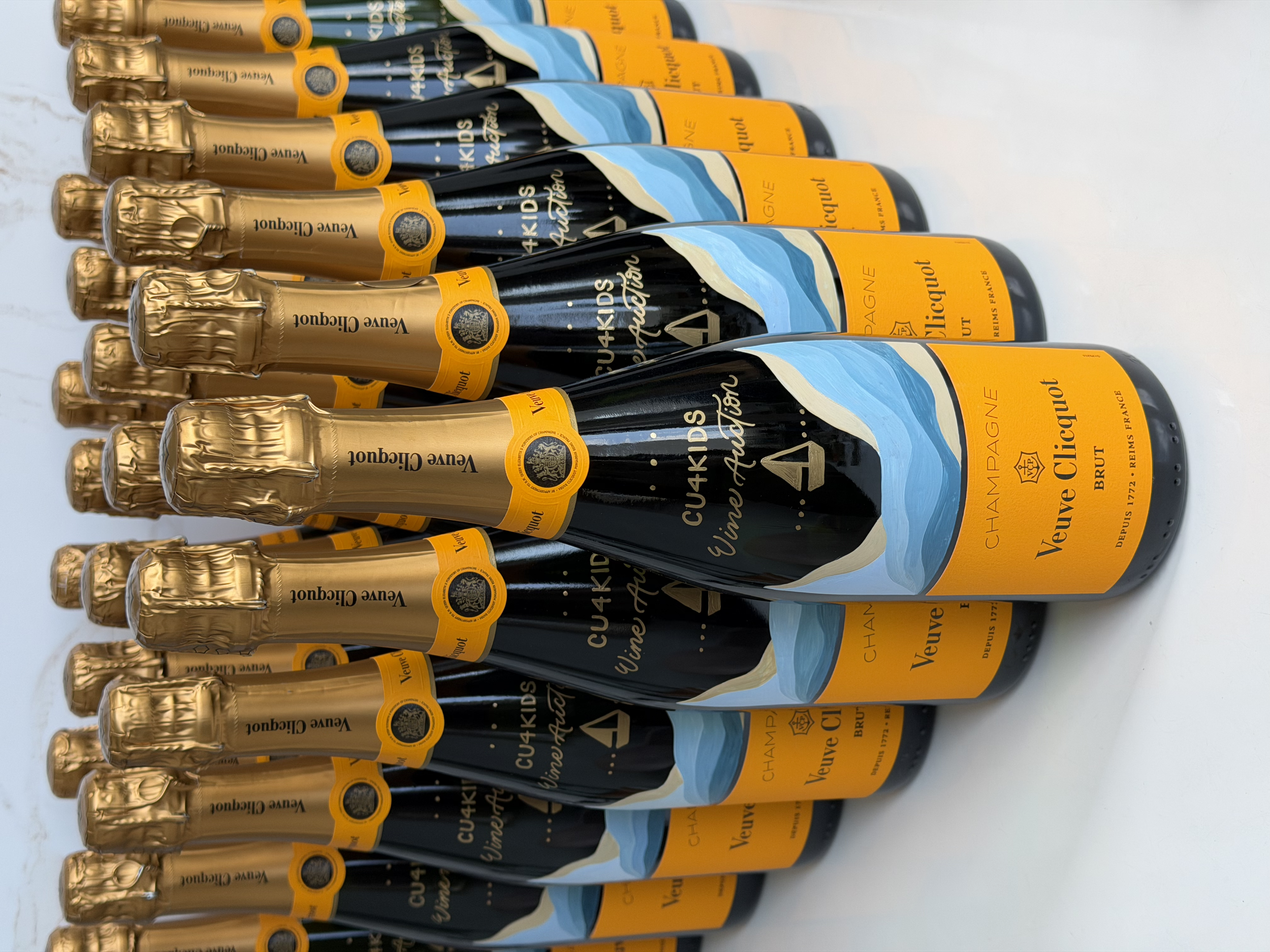 custom bottle painting for corporate gifting