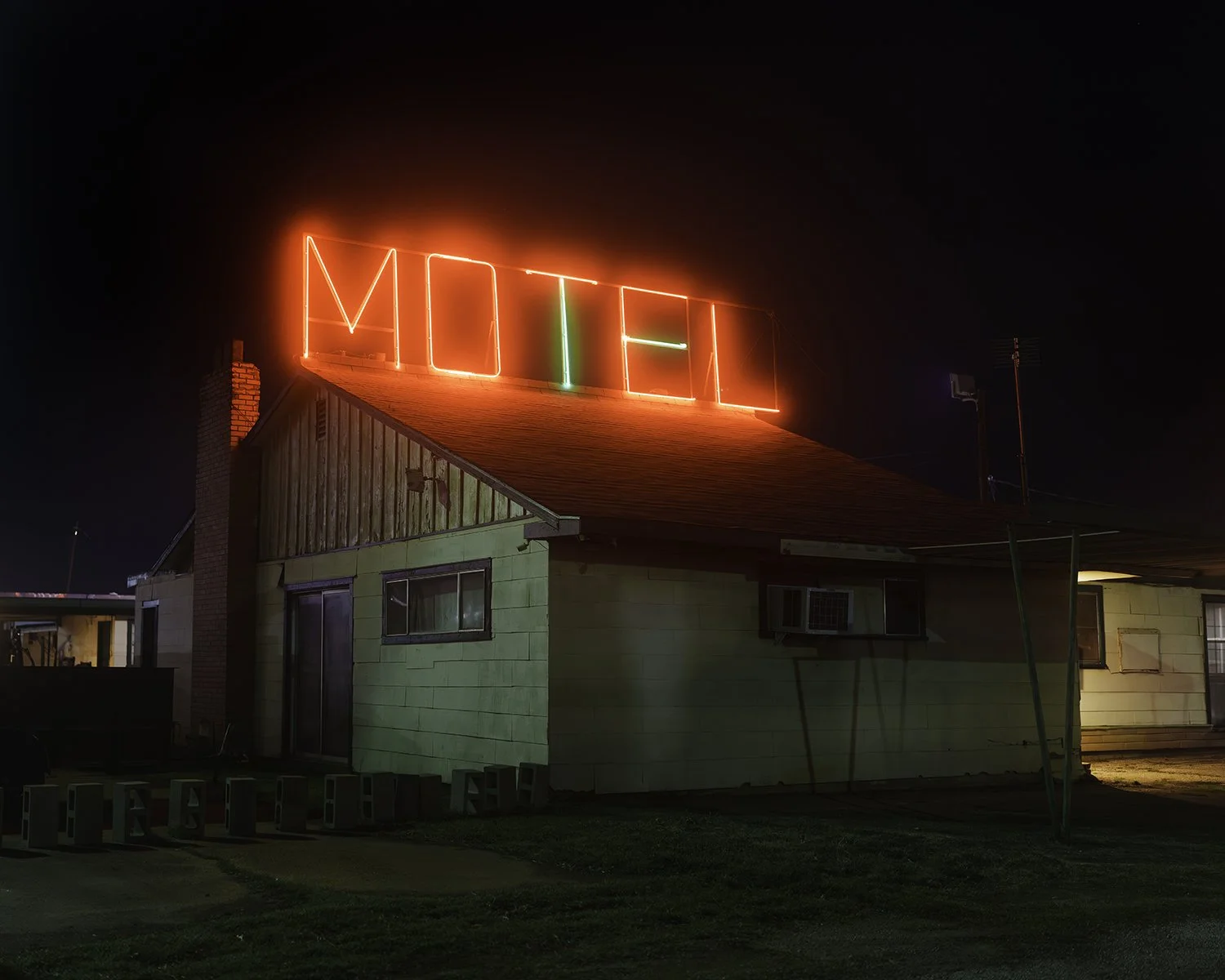 pine motel.jpg