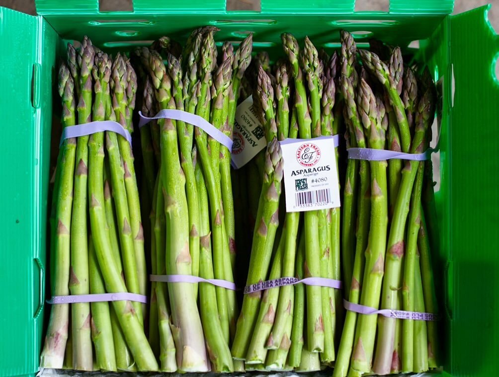 Hello, beautiful. 🌱🌱
Let our #expertsinlocafood know what we can bring you this week! 

orders@freshfromzone7.com 
&bull;
&bull;
&bull;
#asparagusseason #wevemissedyou #freshfromzone7 #springhassprung #findjerseyfresh #reallocal