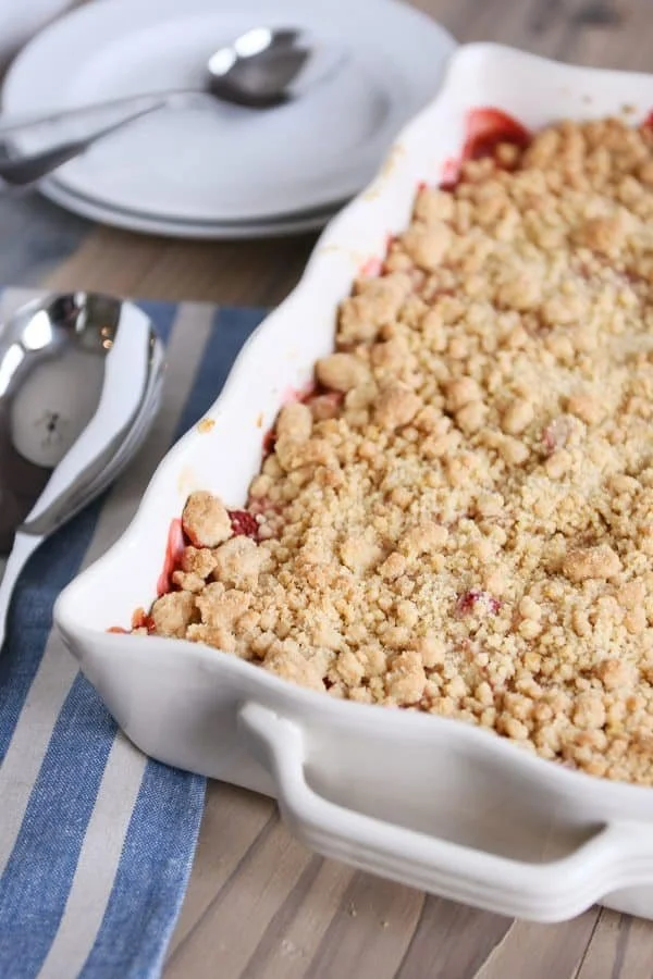 Strawberry Rhubarb Crumble Pie