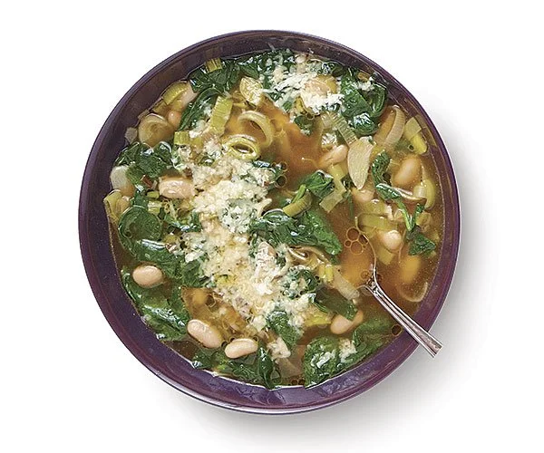 Spinach and Leek Soup with Garlic and Cannellini Beans