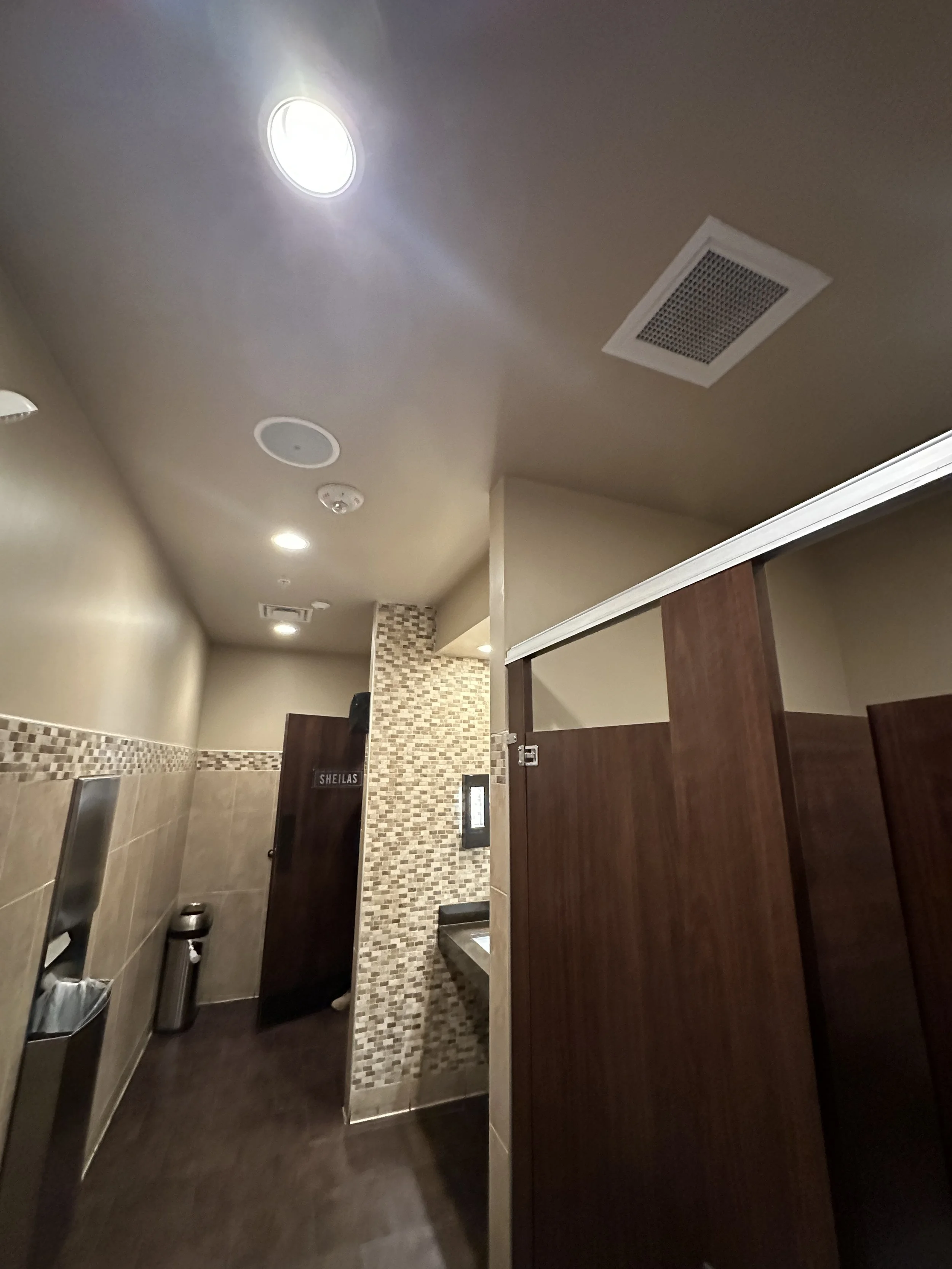 Restroom - Blokes 1.JPG